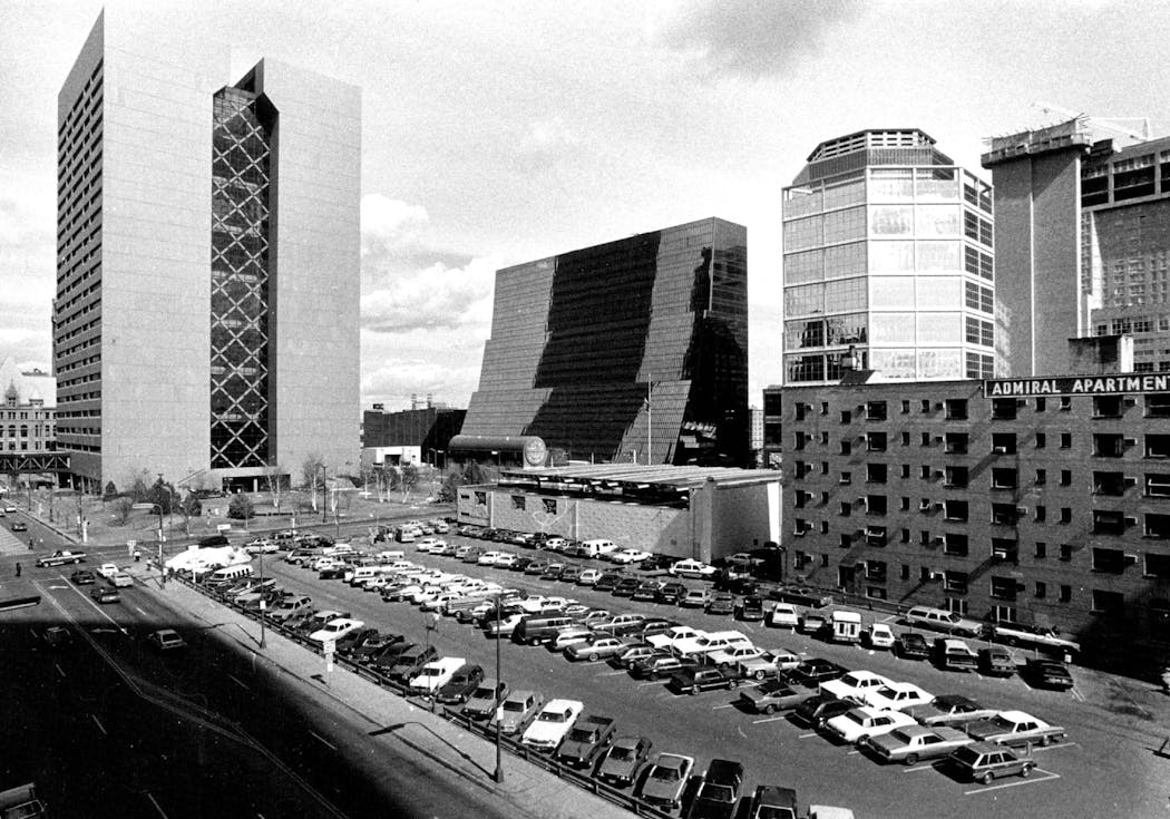 Hennepin County Government Center, left, Lutheran Brotherhood (later Thrivent Financial) and the 701 Building, behind the Admiral Apartments building in April 1985.
