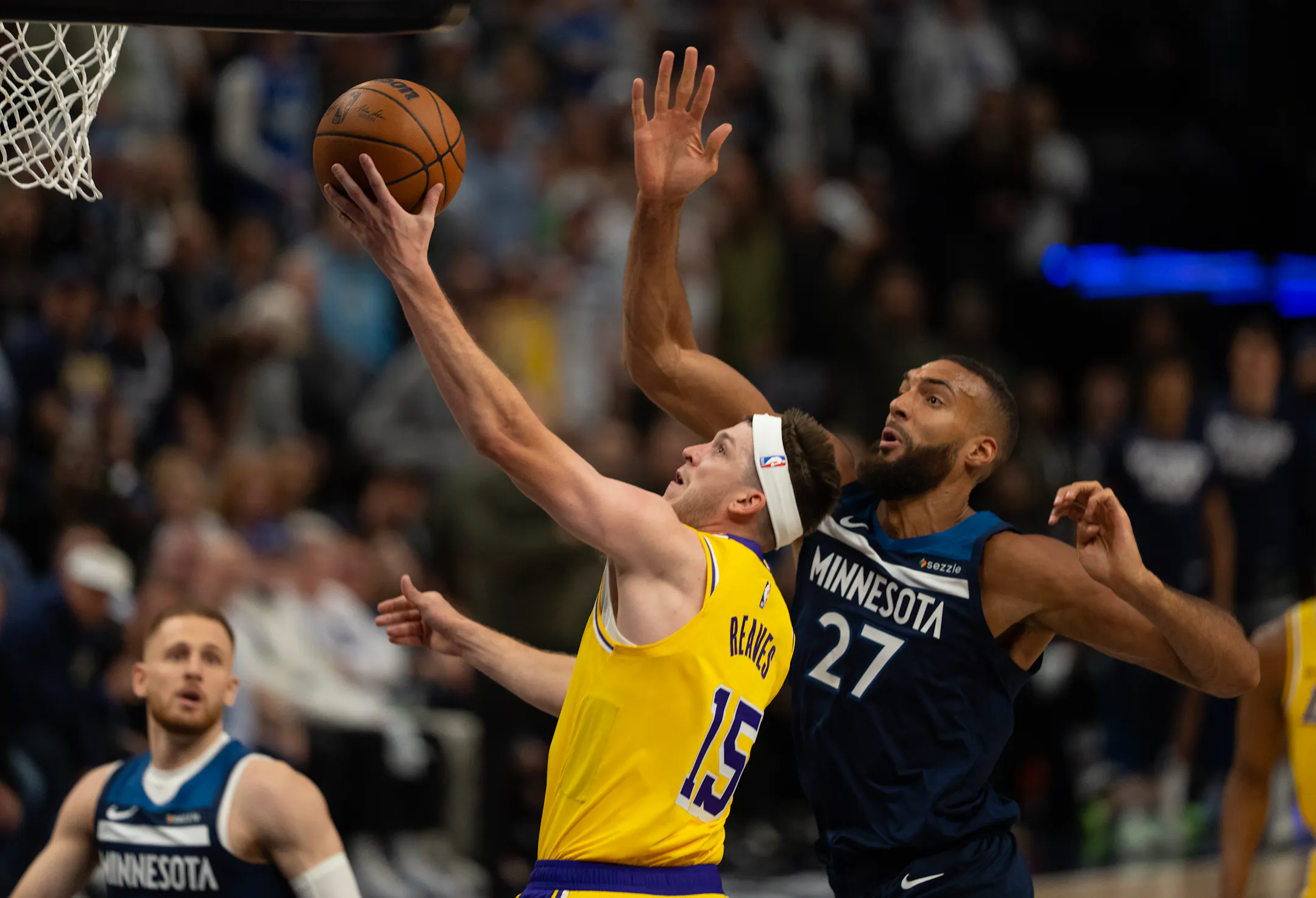 Timberwolves beat Lakers in Game 3 to take lead in NBA playoff series