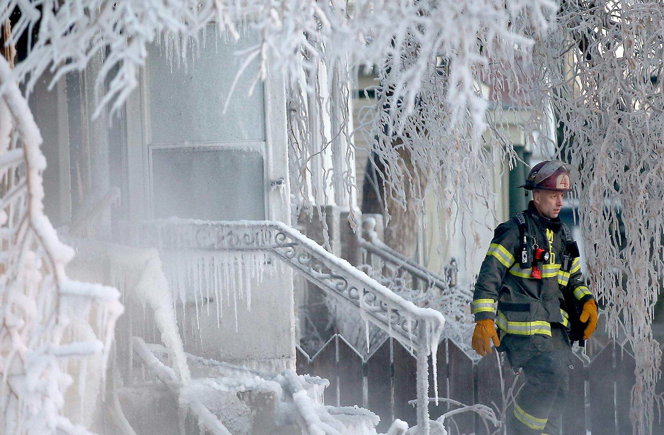 Minneapolis firefighters battled a house fire at the corner of E. 38th Street and Park Avenue South, Thursday, February 26, 2015 in Minneapolis, MN. ] (ELIZABETH FLORES/STAR TRIBUNE) ELIZABETH FLORES • eflores@startribune.com ORG XMIT: MIN1502260727274498
