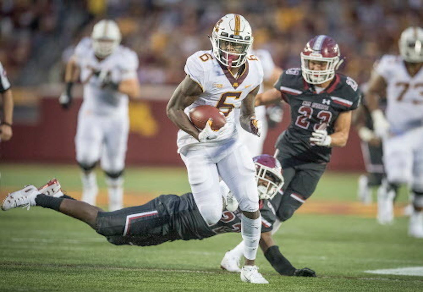 Minnesota's wide receiver Tyler Johnson broke away for a 33-yard touchdown in the second quarter Minnesota took on New Mexico State at TCF Bank Stadium, Thursday, August 30, 2018 in Minneapolis, MN.    ]  ELIZABETH FLORES ' liz.flores@startribune.com