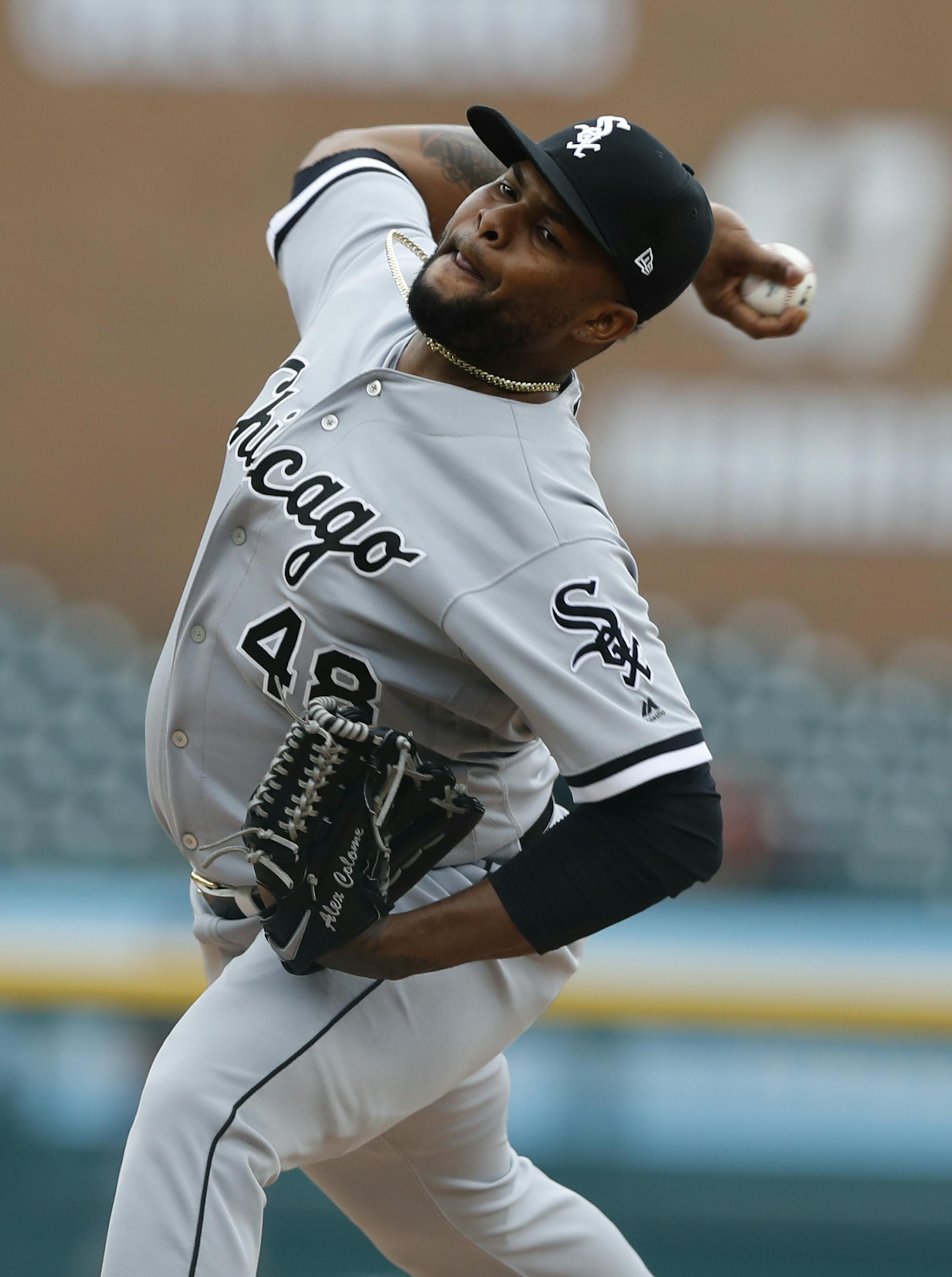 Chicago White Sox relief pitcher Alex Colome throws during the ninth inning of the first game of a baseball doubleheader against the Detroit Tigers, Tuesday, Aug. 6, 2019, in Detroit. (AP Photo/Carlos Osorio) ORG XMIT: MERe225ed55a46408f03e6718fd997ee