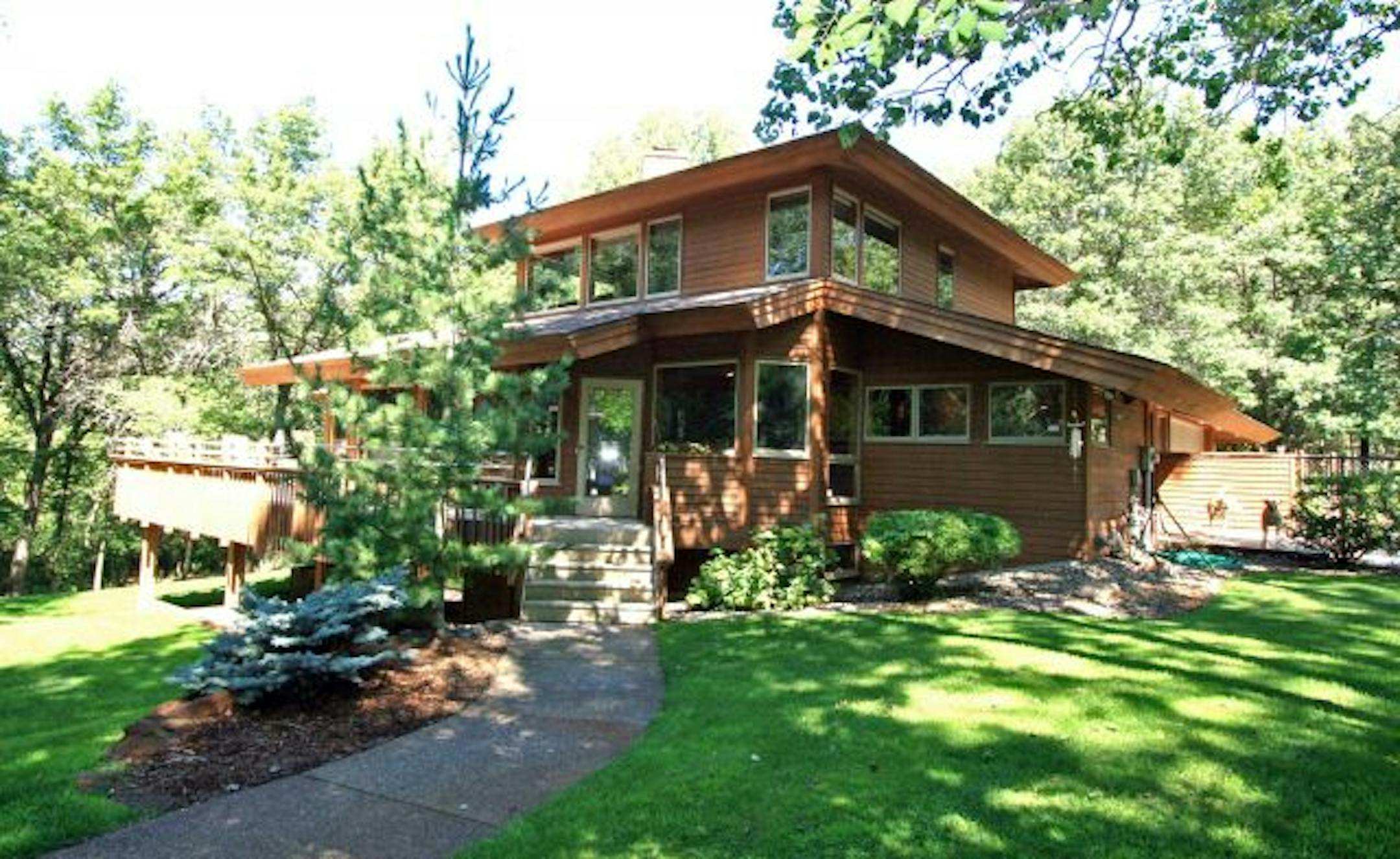 1992 Innver grove heights house on 5 acres, front view