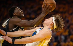 Wolves guard Anthony Edwards attacked the basket and the defense of Golden State's Brandin Podziemski in the third quarter Saturday night in San Franc