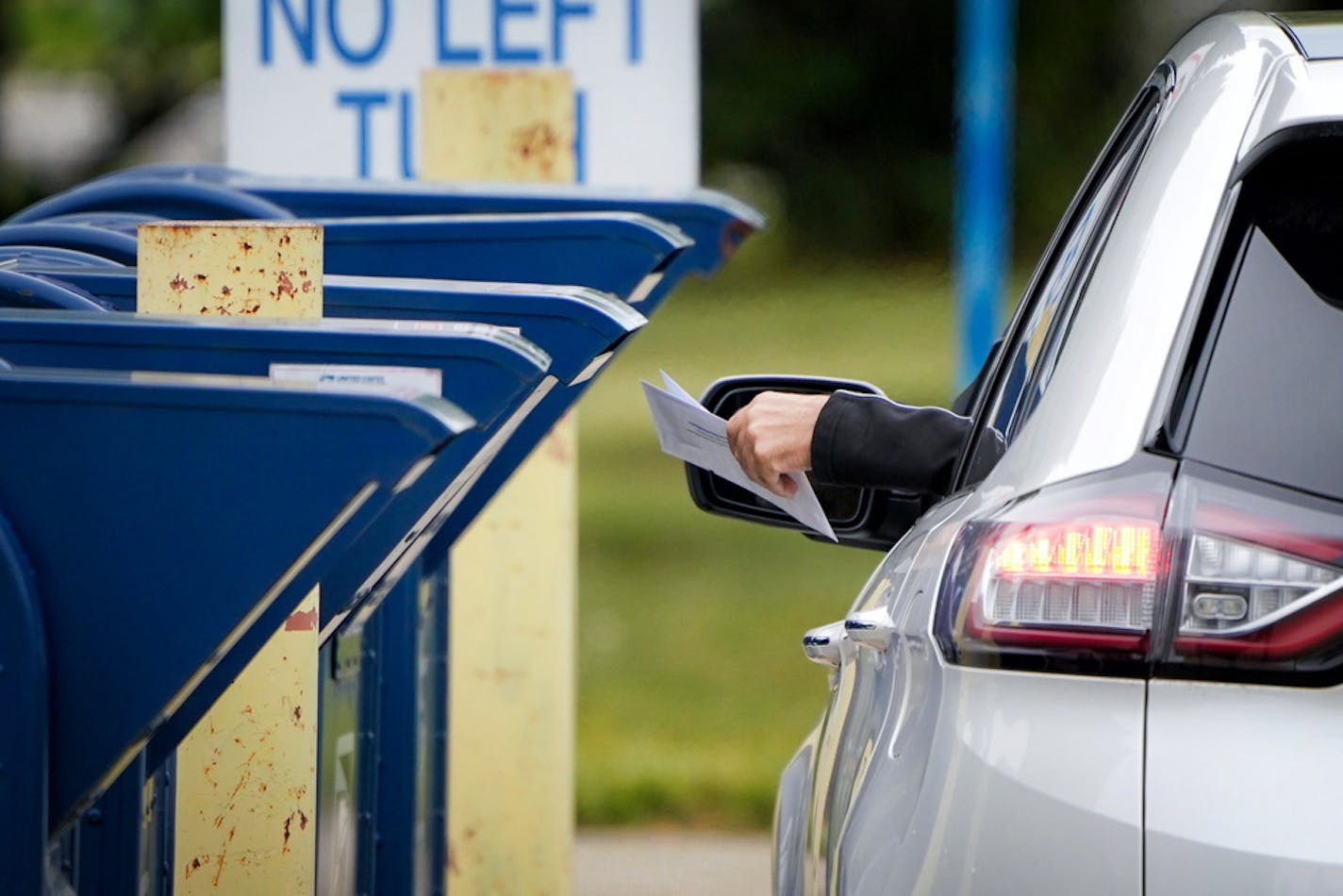 Drive up customers dropped mail in mailboxes at the Apple Valley post office. ] GLEN STUBBE • glen.stubbe@startribune.com Tuesday, September 8, 2020