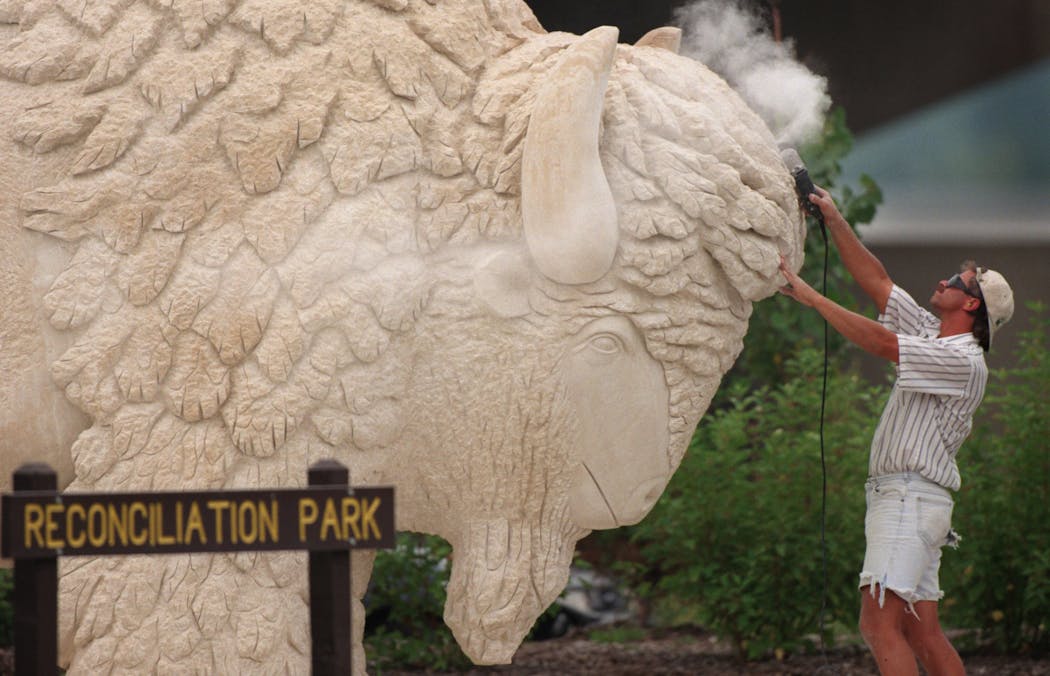 Mankato sculptor Tom Miller is nearing completion of a bison sculpture he began four years ago in Mankatoís Reconciliation Park.