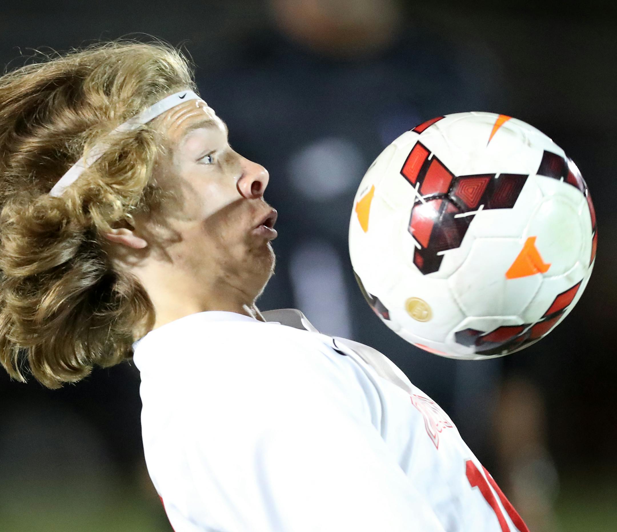 Duluth East midfielder Zach Madill (10) gets control of the ball during the first half. ] LEILA NAVIDI ï leila.navidi@startribune.com BACKGROUND INFORMATION: Duluth East High School plays Lakeville North High School in the class 2A boys state soccer finals at Chisago Lakes High School in Lindstrom on Wednesday, October 25, 2017.
