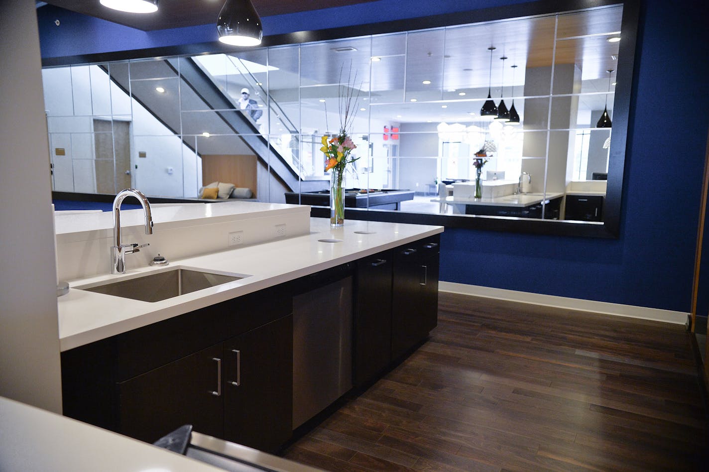 Golden Valley's Arcata Apartments boasts gourmet kitchens with stainless steel high-efficiency appliances, tiled backsplash and 42-inch cupboards, as well as a full community kitchen pictured here. ] (SPECIAL TO THE STAR TRIBUNE/BRE McGEE) **Arcata Apartments