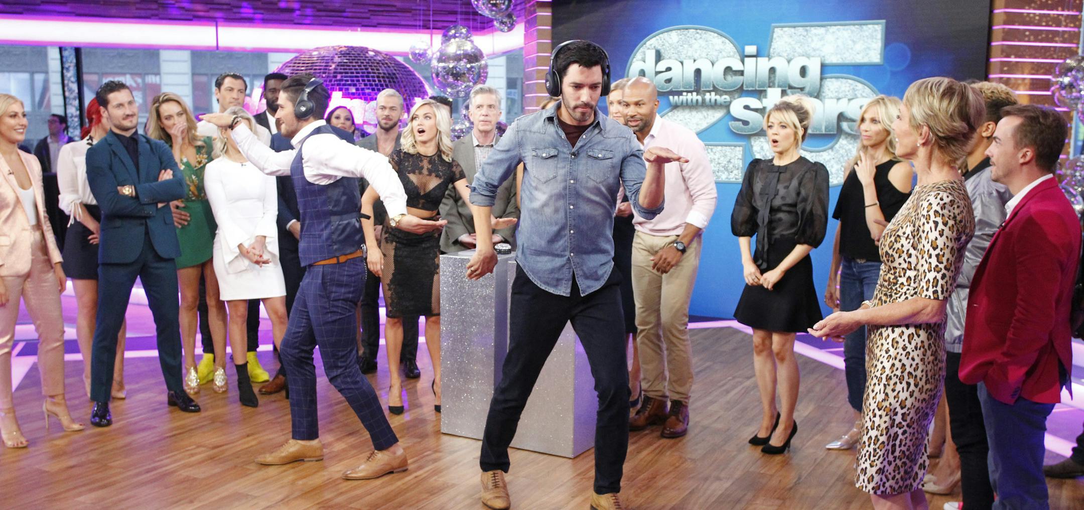 GOOD MORNING AMERICA - The cast of Season 25 of "Dancing with the Stars," are announced live on "Good Morning America," Wednesday, September 6, 2017 on the ABC Television Network.
(ABC/Lou Rocco) DANCING WITH THE STARS SEASON 25 CAST