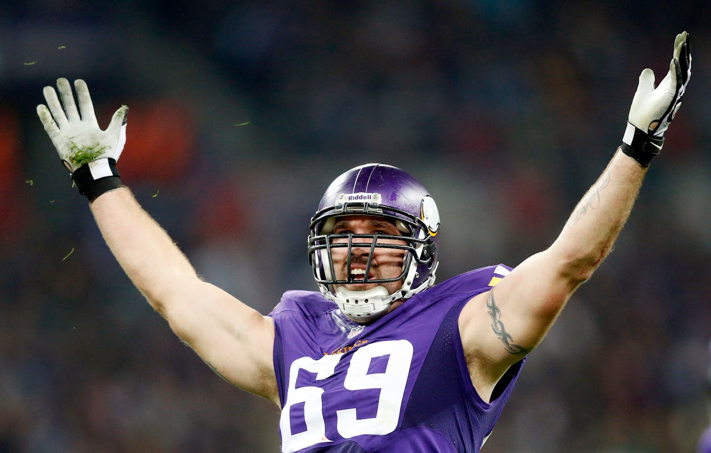 As the league has "meetings about meetings," ex-Viking end Jared Allen is hanging with his kids in Nashville.