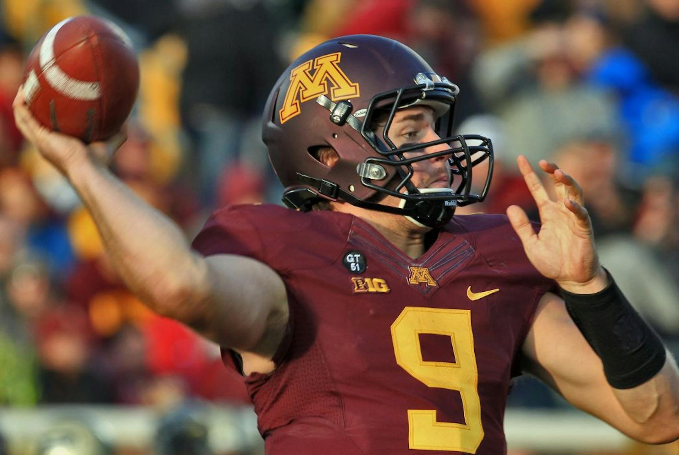 Minnesota Gophers vs. Purdue Boilermakers football. Minnesota won 44-28. Gophers quarterback Philip Nelson completed a downfield pass. (MARLIN LEVISON/STARTRIBUNE(mlevison@startribune.com