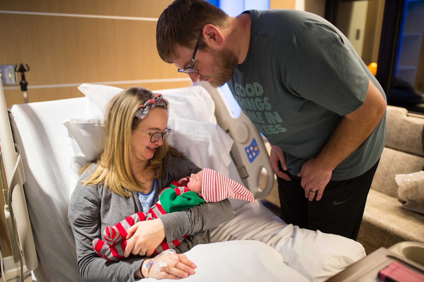 Taylor Lindeman leaned in over his wife Hannah and newborn daughter Poppy Monday night at United Hospital. Taylor delivered Poppy on the side of a road in Chisago City earlier Monday. ] AARON LAVINSKY &#xef; aaron.lavinsky@startribune.com Taylor Lindeman delivered his family's best Christmas present Monday along a frigid roadside in Chisago City shortly after his pregnant wife Hannah said he'd better call an ambulance. We photograph Taylor, Hannah and their newborn daughter, Poppy, on Monday, De