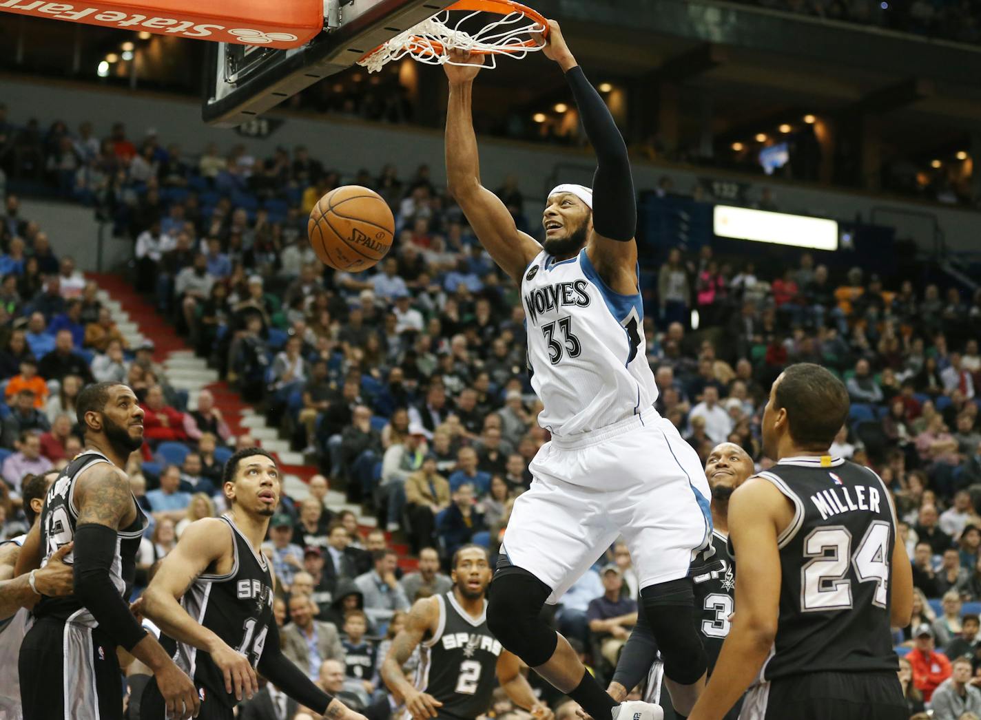 Minnesota Timberwolves forward Adreian Payne (33) dunked for two points on the Spurs defense at Target Center Tuesday March 8, 2016 in Minneapolis , MN. ] The Minnesota Timberwolves hosted the San Antonio Spurs. Jerry Holt/Jerry.Holt@Startribune.com