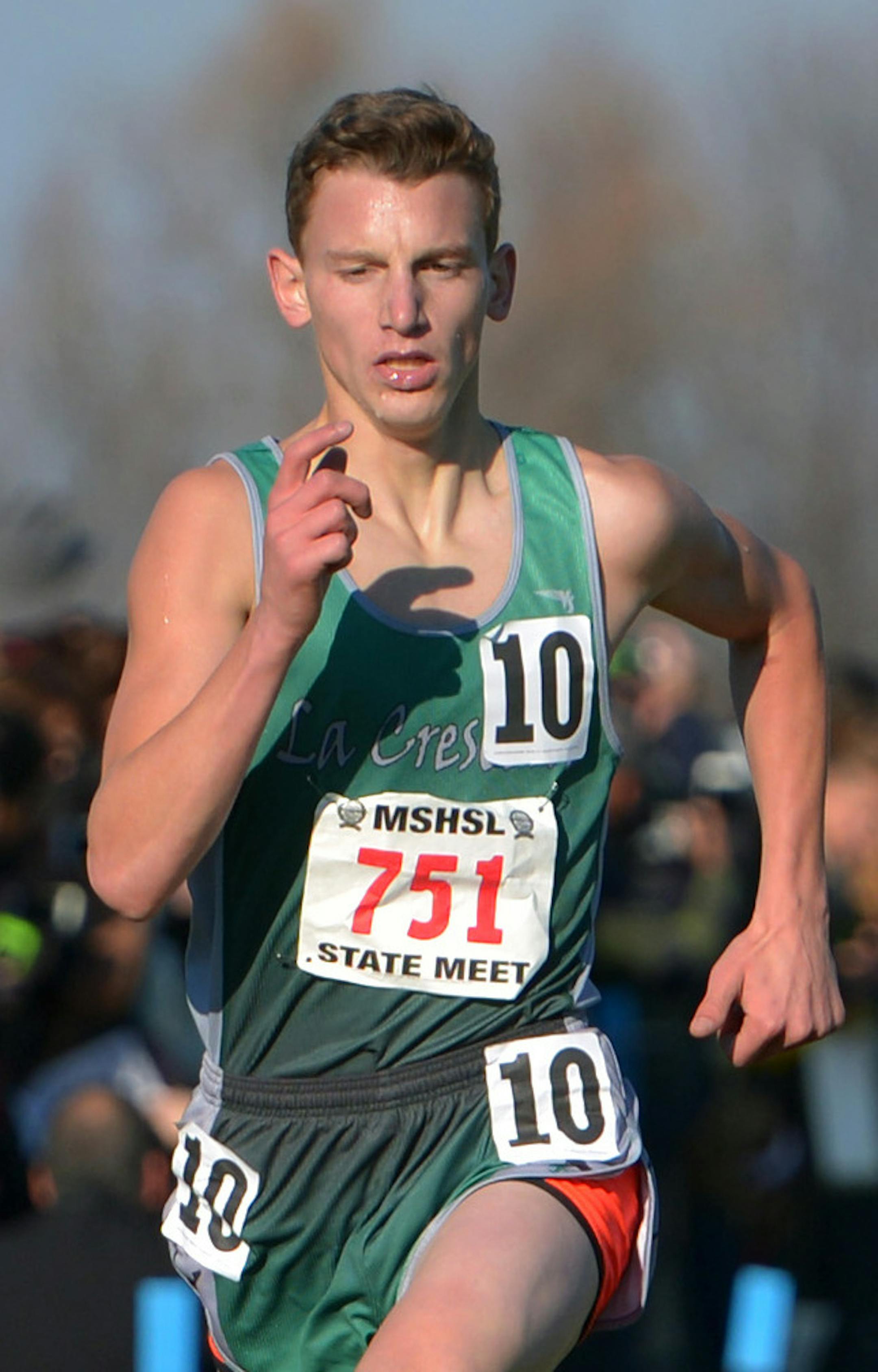 La Crescent junior Zack Emery maintains his focus as he nears the finish line of the boys' Class 1A state cross country championship race Saturday, November 7 at St. Olaf College in Northfield. Emery's 16:07.8 finish earned him first place. ] (SPECIAL TO THE STAR TRIBUNE/BRE McGEE) **Zack Emery (La Crescent, junior)