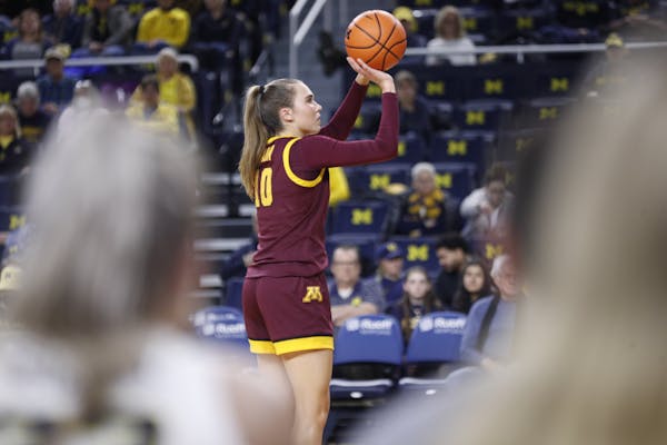 The Gophers' Mara Braun sank four three-pointers en route to scoring 17 points in her team's victory Tuesday night at Michigan.