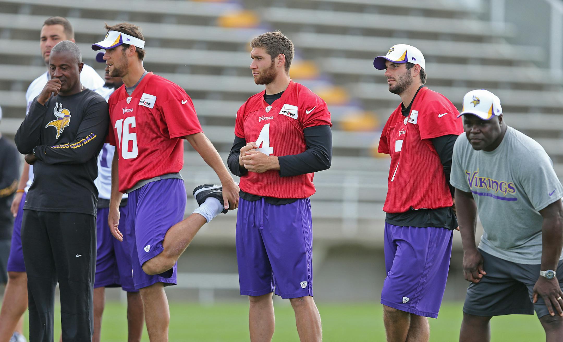 Minnesota Vikings quarterbacks, Matt Cassel, left, McLeod Bethel-Thompson, and Christian Ponder ran through drills during Vikings training camp at the University of Mankato, Monday, August 12, 2013.(ELIZABETH FLORES/STAR TRIBUNE) ELIZABETH FLORES • eflores@startribune.com