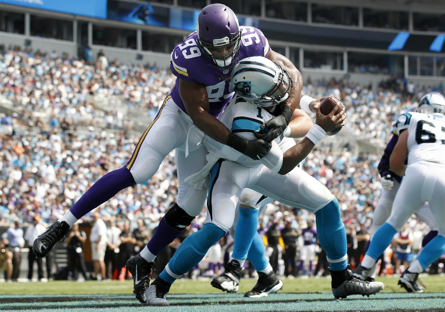 Danielle Hunter sacks Cam Newton