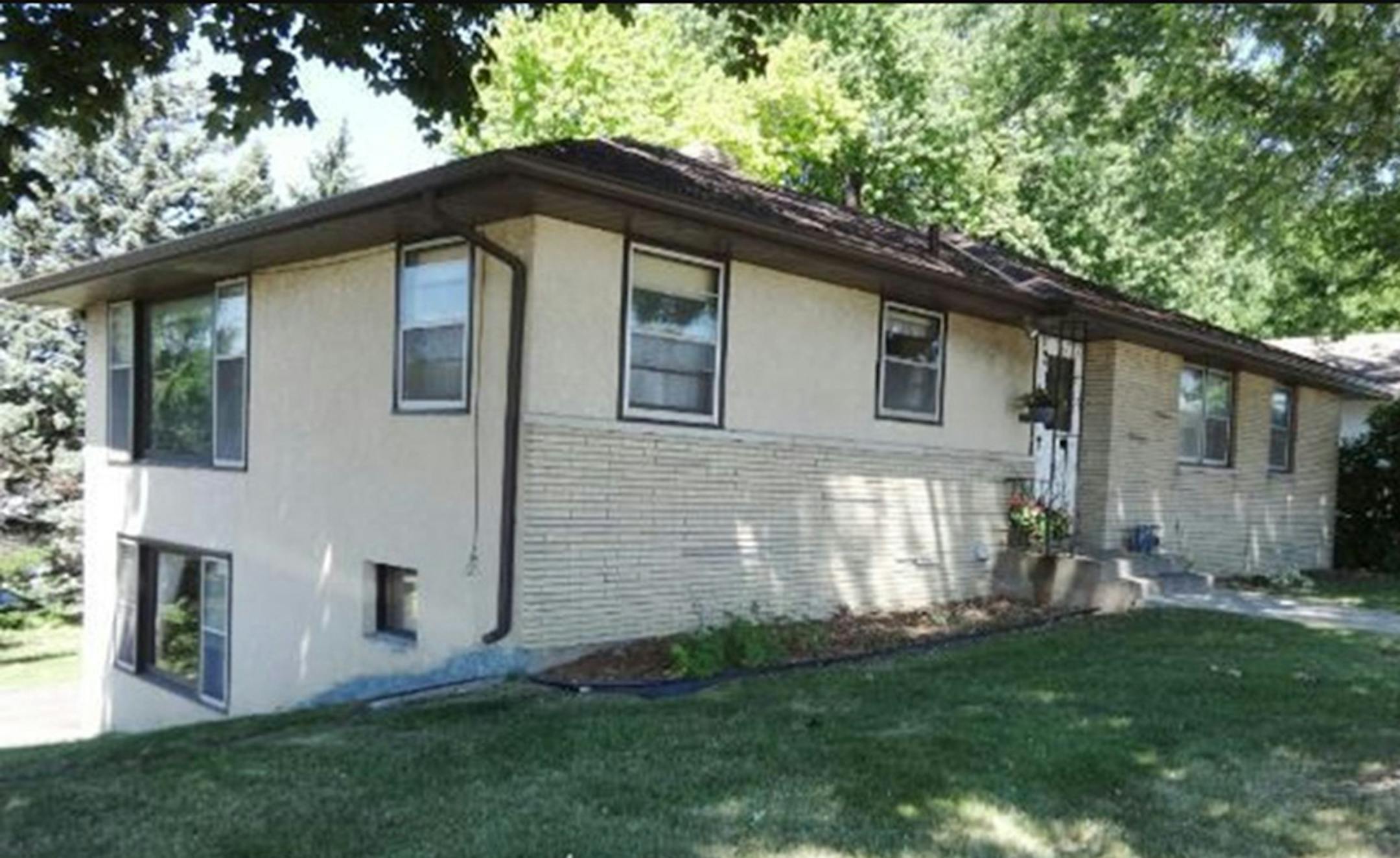 ... St. Anthony
Built in 1956, this three-bedroom, three-bath house has 1,989 finished square feet and features three bedrooms on the main level, natural woodwork, two fireplaces, eat-in kitchen, hardwood floors, full finished basement and two-car tuckunder garage. David Forsythe, Edina Realty, 763-795-1821.