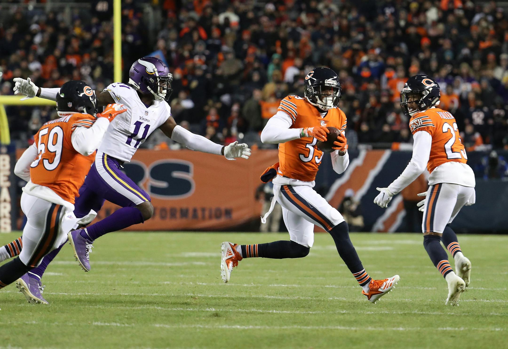 Bears free safety Eddie Jackson (39) scores a touchdown on an interception return against the Vikings on Sunday.