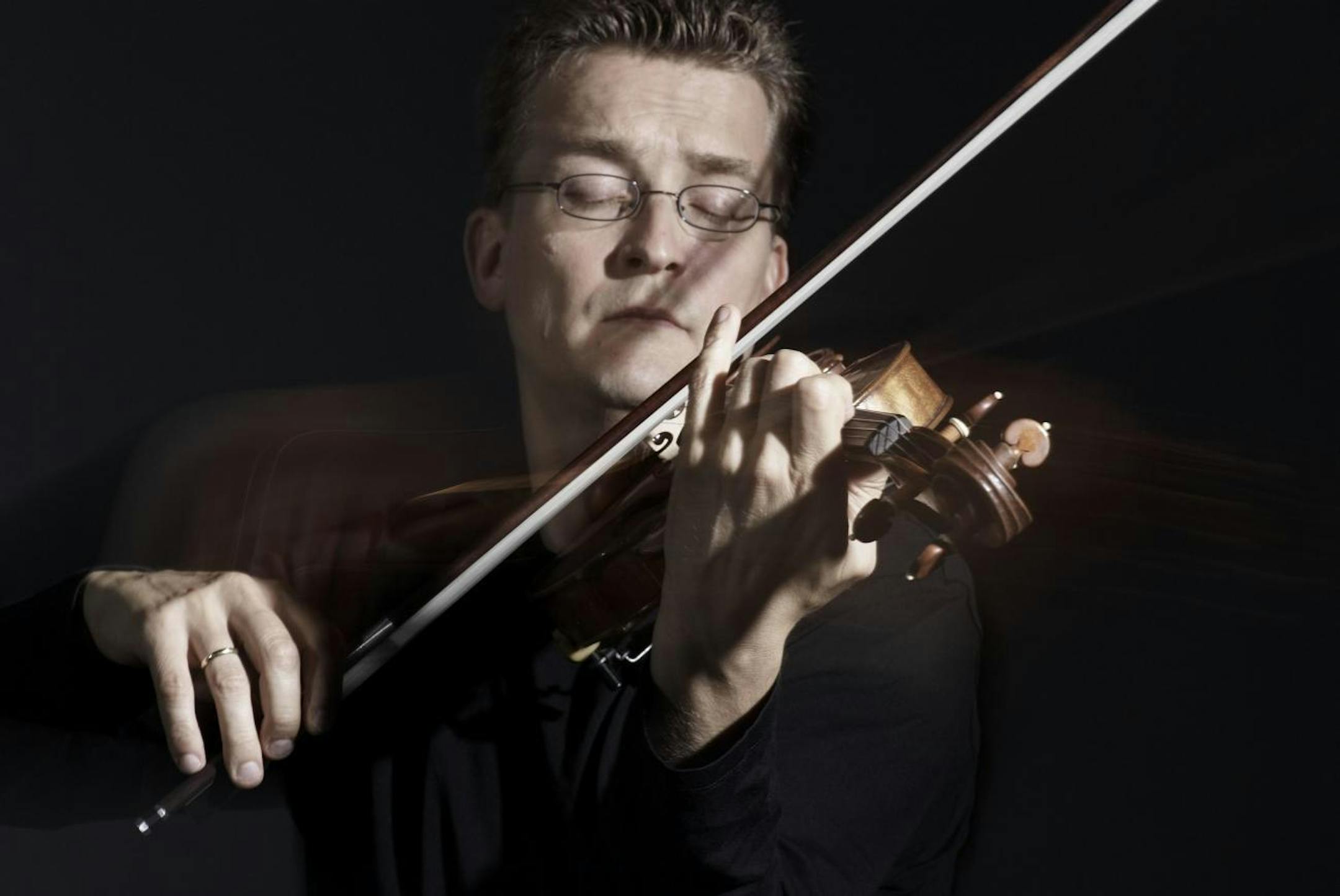 Christian Tetzlaff Photographer: Alexandra Vosding/Warner Classics