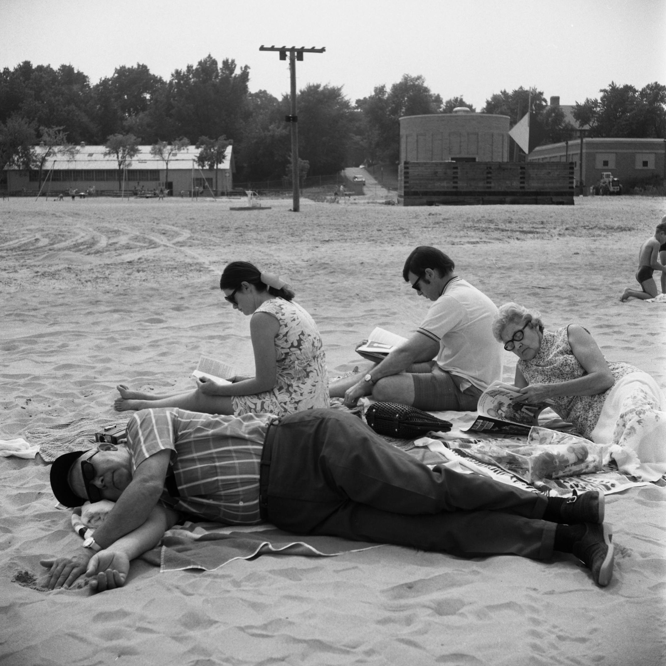 Vivian Maier photo, "Family on Beach," Wilmette, 1971