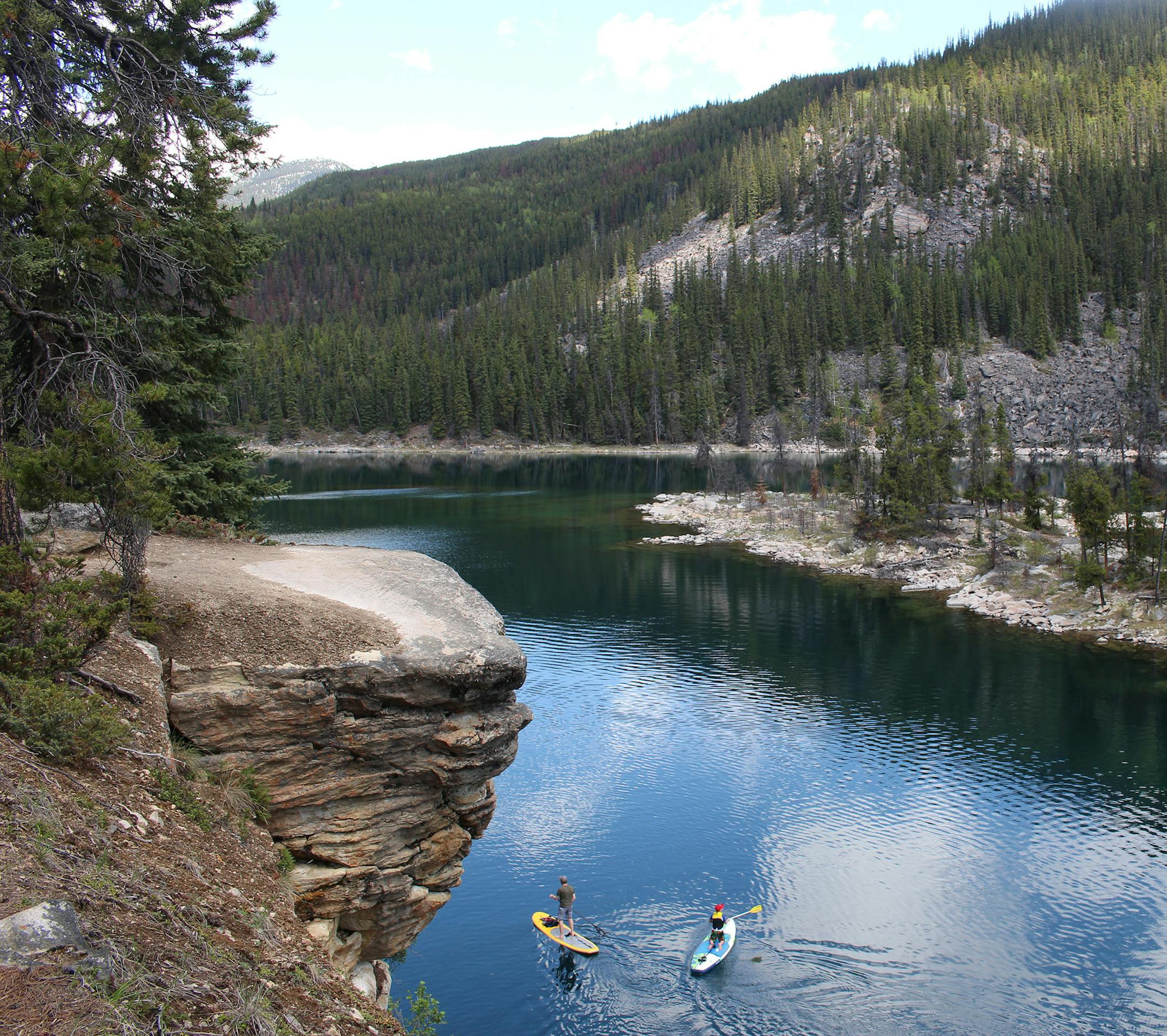 Horseshoe Lake, a favorite of swimmers who sometimes dive off its rocky outcrops, also draws a variety of paddlers to its placid waters. (Alan Solomon/Chicago Tribune/TNS) ORG XMIT: 1205692