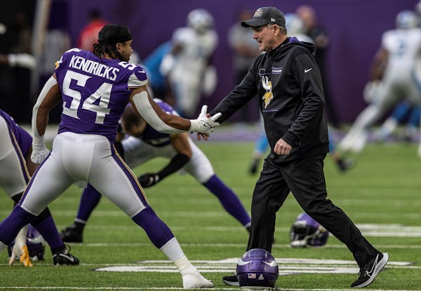 Minnesota Vikings head coach Mike Zimmer shook hands with Minnesota Vikings middle linebacker Eric Kendricks (54) during pregame.] Jerry Holt •Jerry