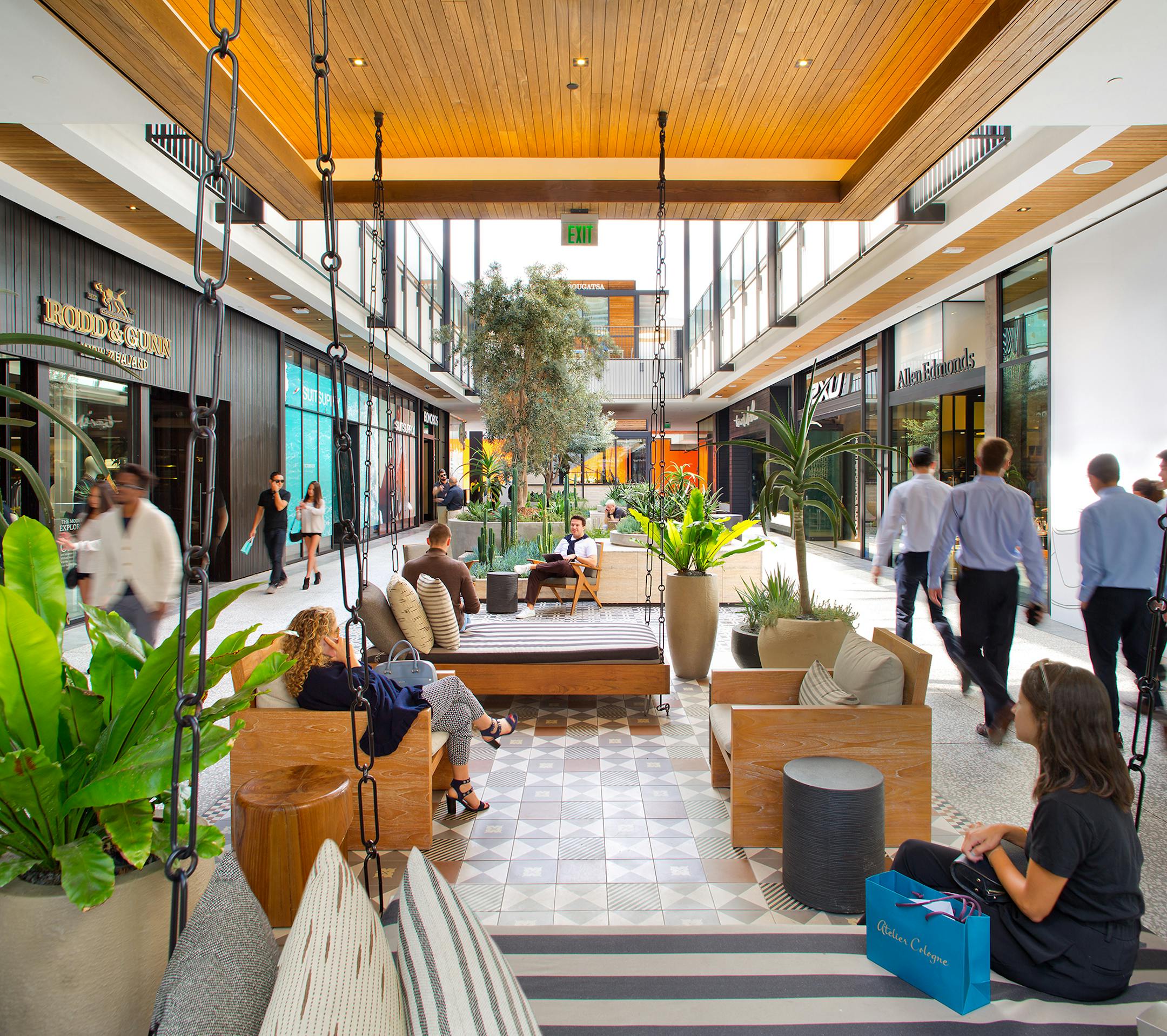 Century City has attractive seating areas that invite lingering. MUST CREDIT: Courtesy of Westfield Century City