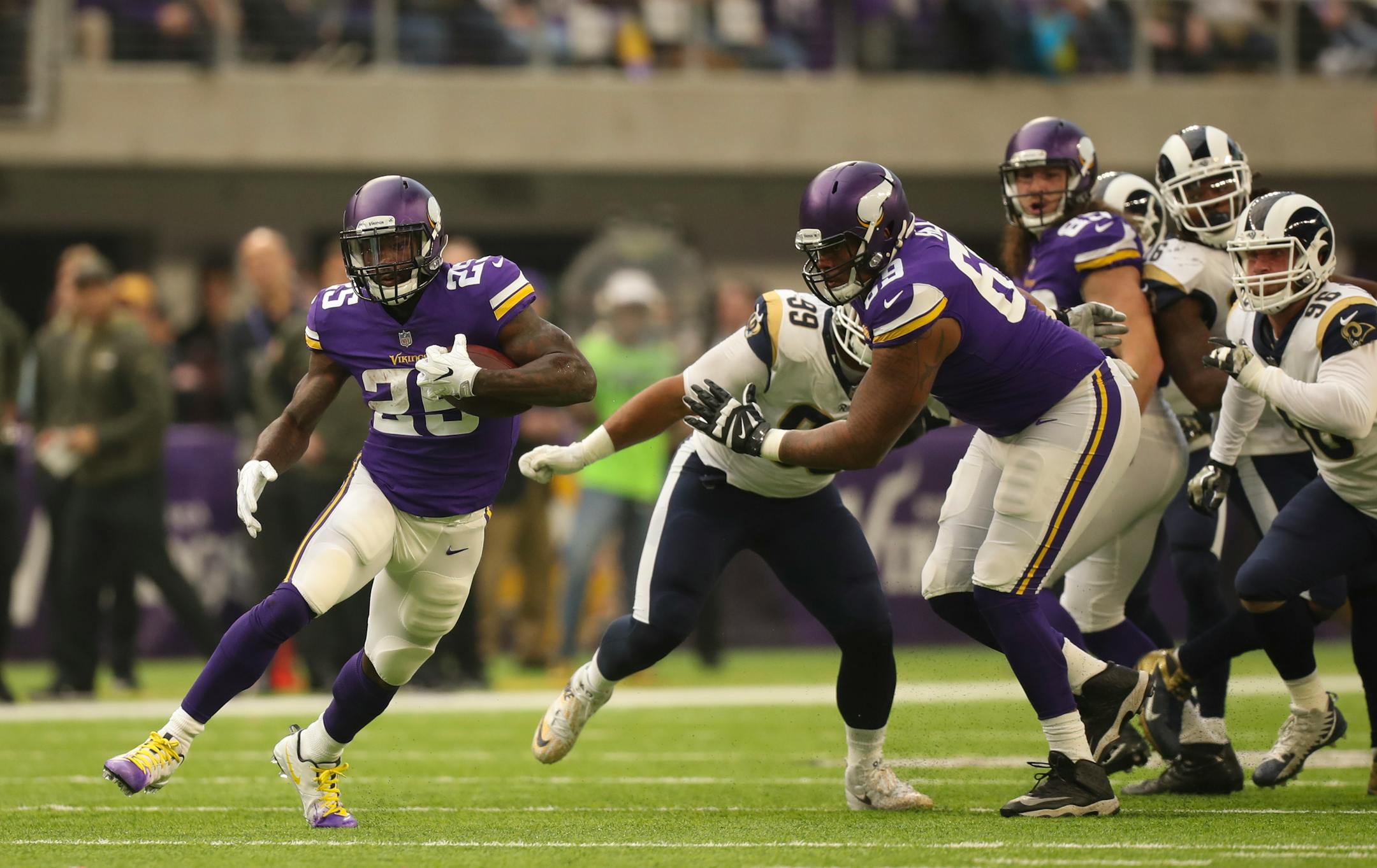 Minnesota Vikings running back Latavius Murray broke for a 13 yard gain in the first quarter.