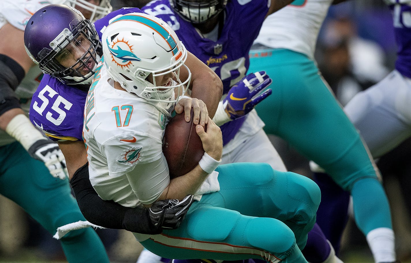 Anthony Barr sacked Ryan Tannehill in the third quarter. ] CARLOS GONZALEZ &#x2022; cgonzalez@startribune.com &#x2013; Minneapolis, MN &#x2013; December 16, 2018, US Bank Stadium, NFL, Minnesota Vikings vs. Miami Dolphins