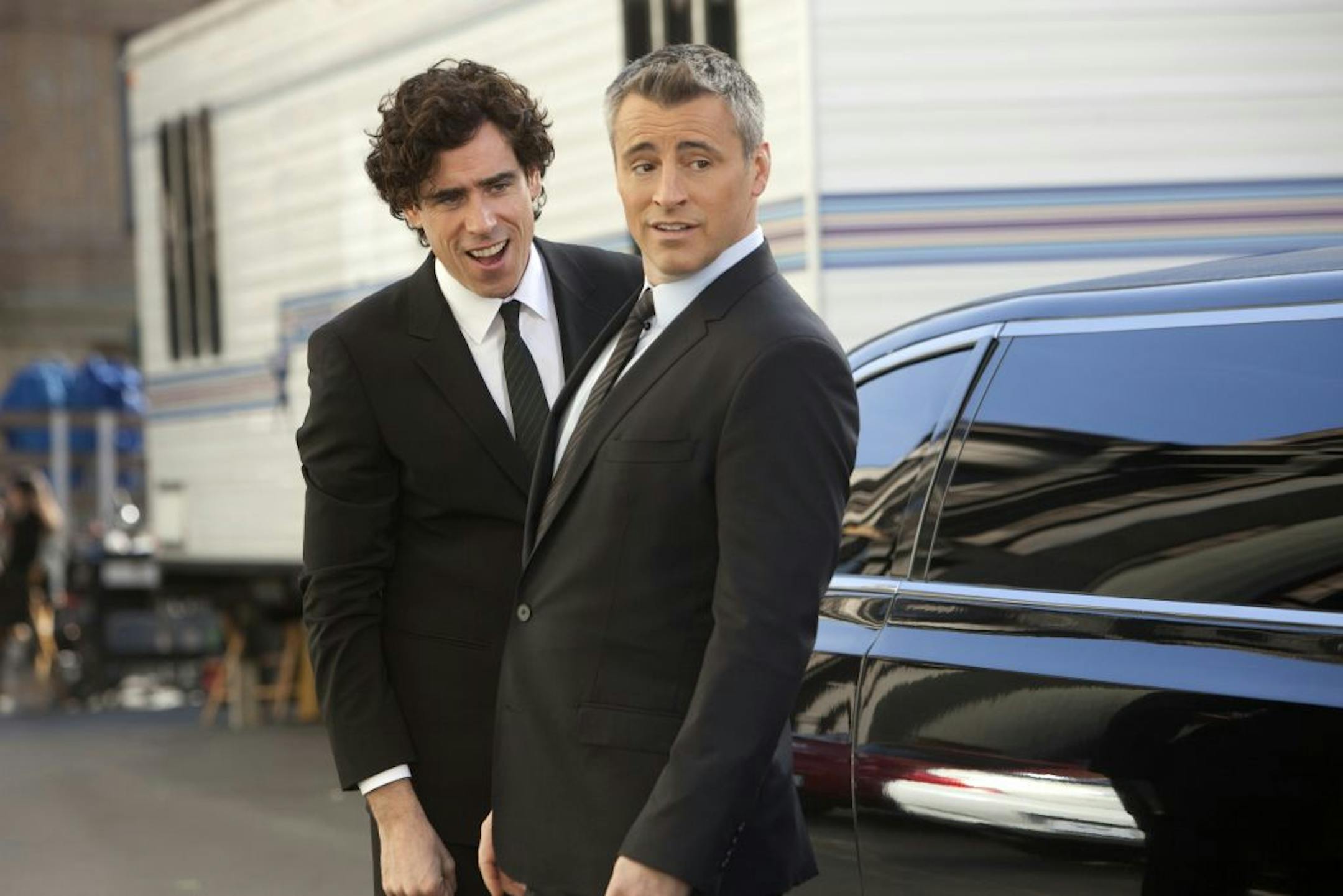 Stephen Mangan as Sean Lincoln and Matt LeBlanc as himself in "Episodes."