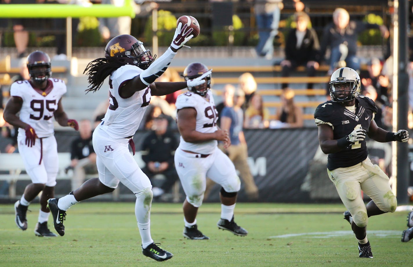 Minnesota Golden Gophers linebacker De'Vondre Campbell (26) intercepts a pass during the fourth quarter. ] LEILA NAVIDI leila.navidi@startribune.com / BACKGROUND INFORMATION: The Minnesota Gophers football game against the Purdue Boilermakers at Ross-Ade Stadium in West Lafayette, Indiana on Saturday, October 10, 2015.