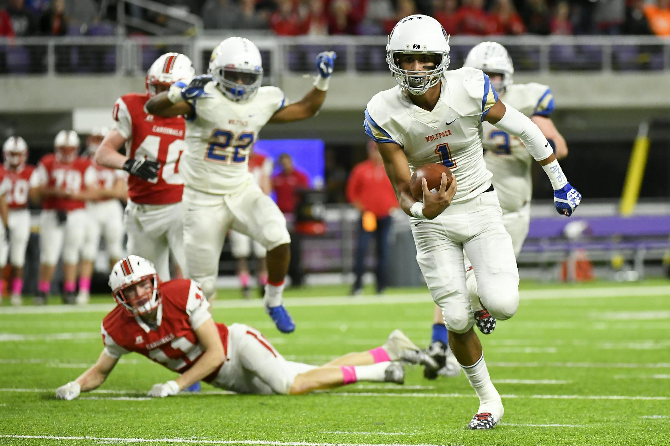 SMB Wolfpack quarterback Jalen Suggs (1) ran for a touchdown in the first half against Willmar. ] Aaron Lavinsky ¥ aaron.lavinsky@startribune.com Willmar played SMB in the Class 4A state tournament championship football game on Friday, Nov. 23, 2018 at US Bank Stadium in Minneapolis, Minn. ORG XMIT: MIN1811231757079871