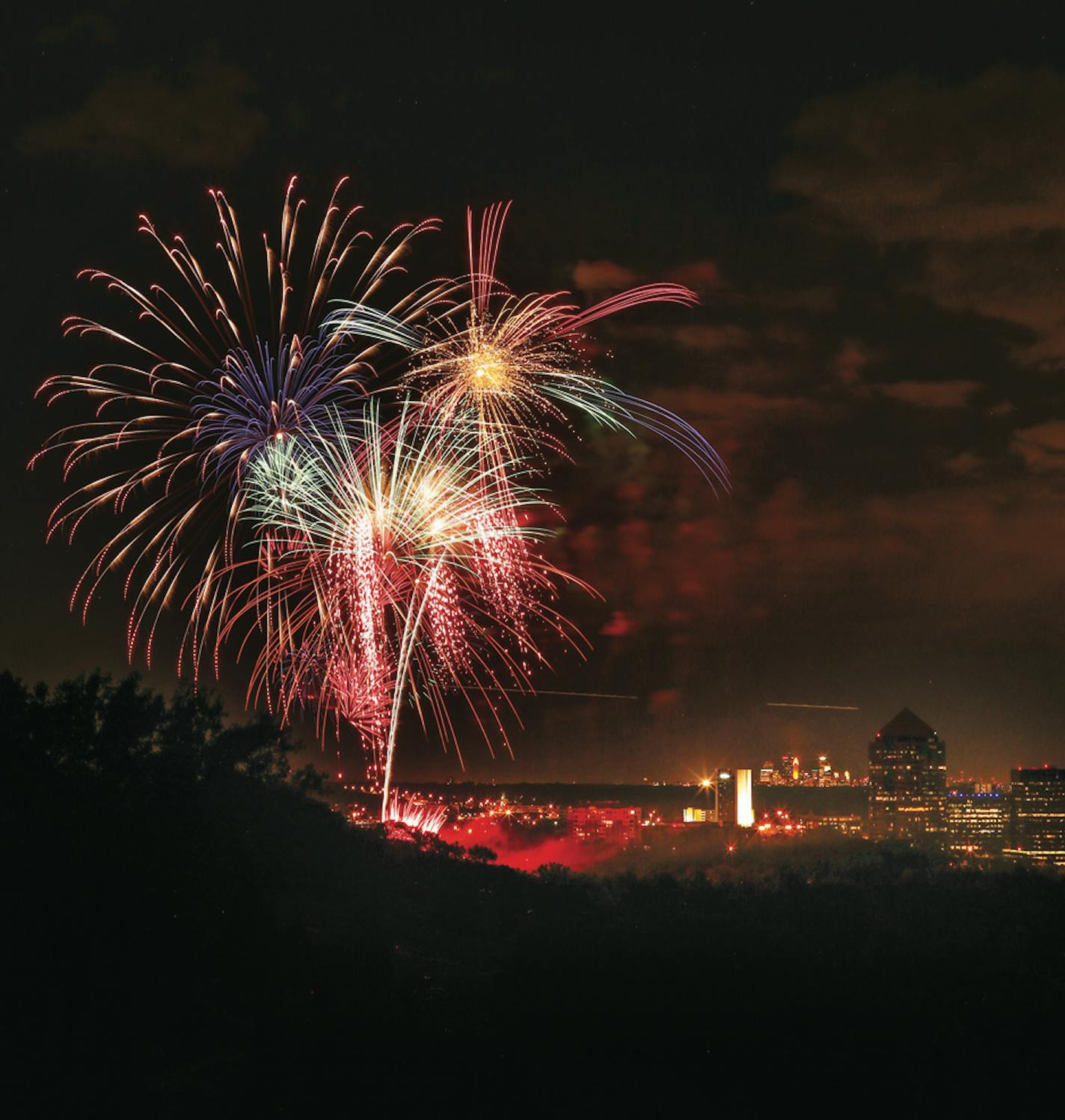 Fireworks capped off Summer Fete in Bloomington Thursday evening. ] JEFF WHEELER &#xe2;&#x20ac;&#xa2; jeff.wheeler@startribune.com The City of Bloomington's annual Summer Fete took place at Normandale Lake Park on Thursday, capped off with a fireworks display. ORG XMIT: MIN1407032245470636