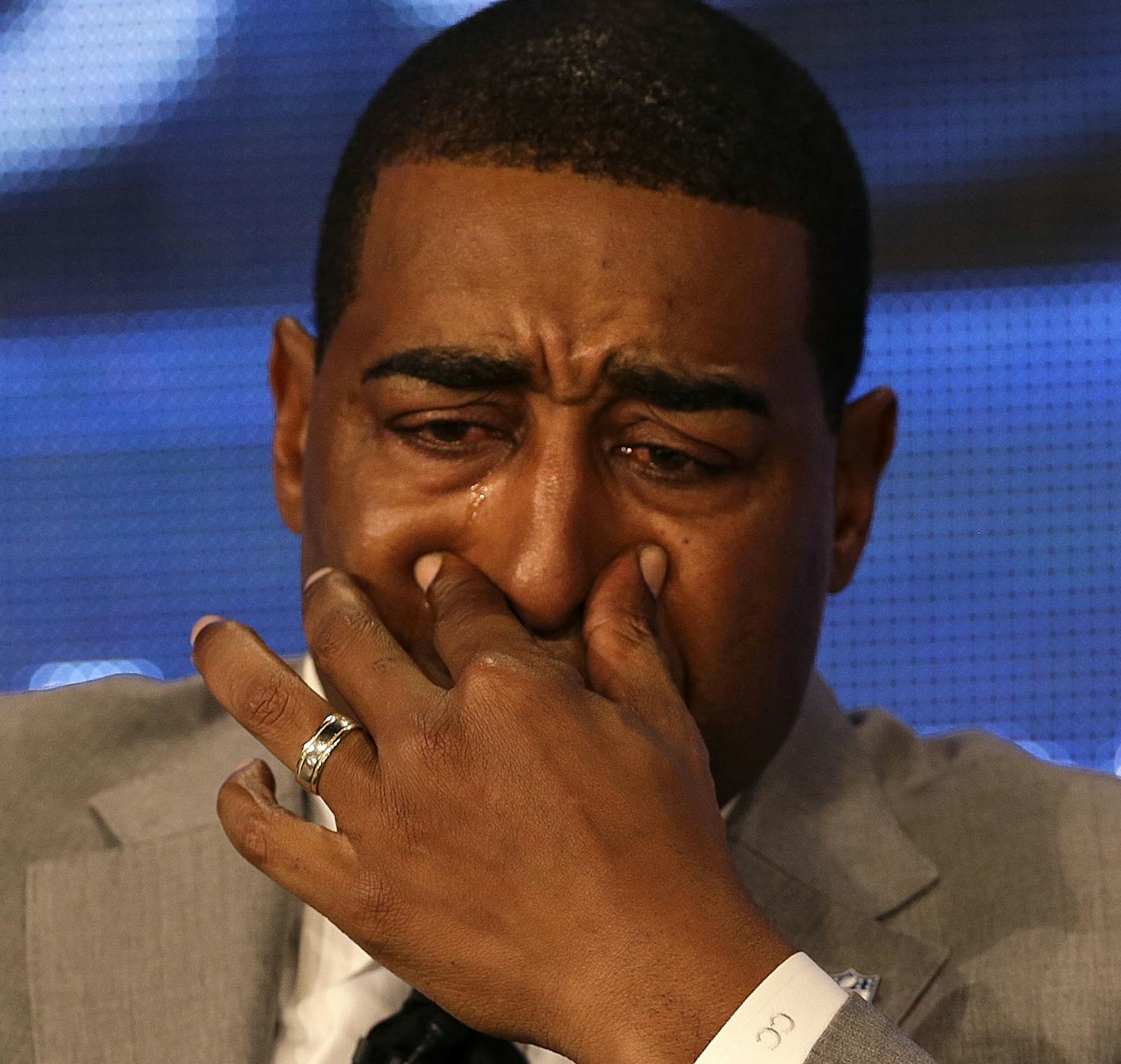 Former Minnesota Vikings wide receiver Cris Carter tears up after being selected to Pro Football Hall of Fame, Saturday, Feb. 2, 2013, in New Orleans (AP Photo/Gerald Herbert) ORG XMIT: LAGH106 ORG XMIT: MIN1307251743362541