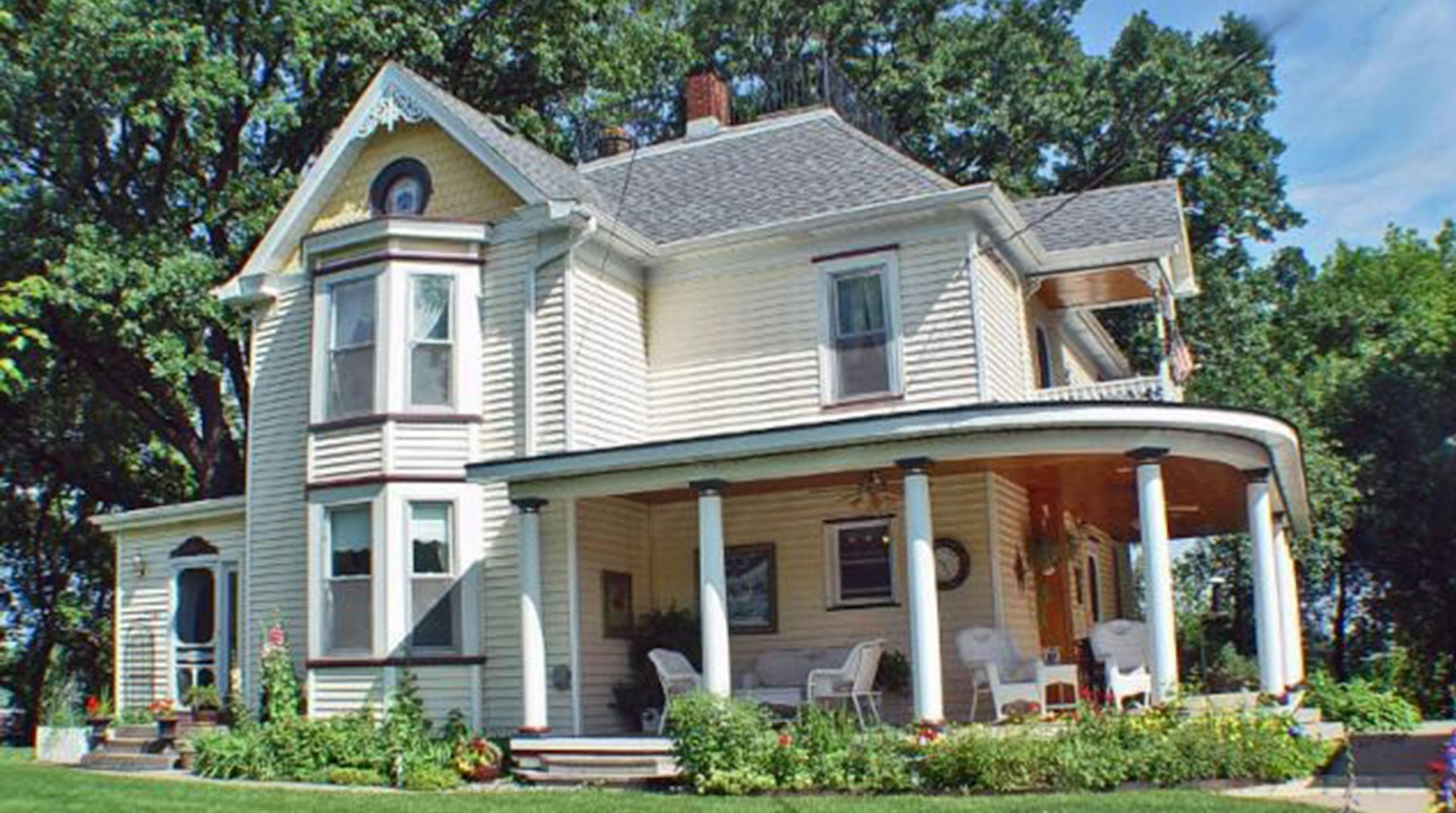 ... OAKDALE
Built in 1865, this four-bedroom, three-bath house has 3,618 finished square feet and features three bedrooms on one level, vaulted ceilings, fourth floor sky deck, grand staircase, hardwood floors, eat-in kitchen, full finished walkout basement, deck, storage shed and two-car detached garage. Rachel Harvey, Edina Realty, 612-804-6001.