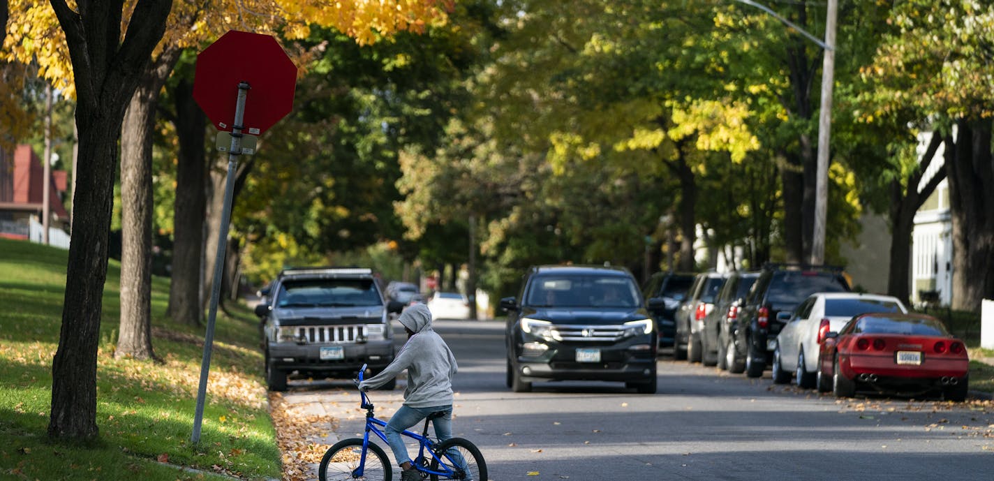 Afternoon in the Hawthorne neighborhood of Minneapolis. ] LEILA NAVIDI • leila.navidi@startribune.com BACKGROUND INFORMATION: The Hawthorne neighborhood of Minneapolis on Wednesday, October 16, 2019.