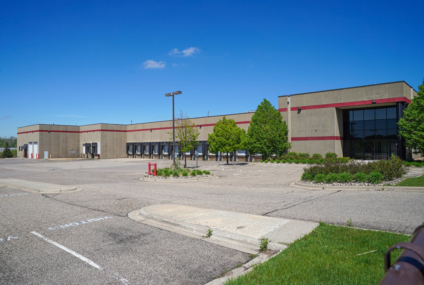 Minnesota has purchased the Bix Produce Co.'s former cold storage facility in St. Paul to use as a temporary morgue, bracing for a peak in COVID-19 deaths in coming weeks. ] GLEN STUBBE • glen.stubbe@startribune.com Wednesday, May 20, 2020 The warehouse is at 1415 L'Orient St. in St. Paul, on five acres in the Arlington Business Park.