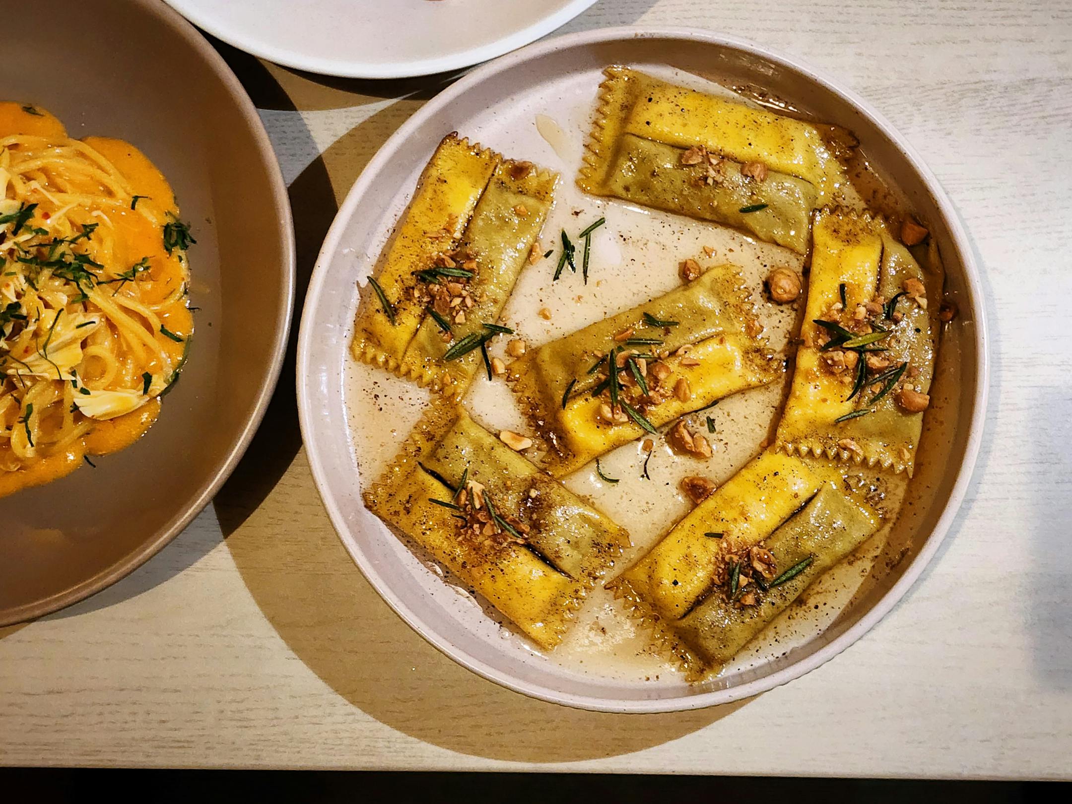 A round plate with 6 rectangular double ravioli