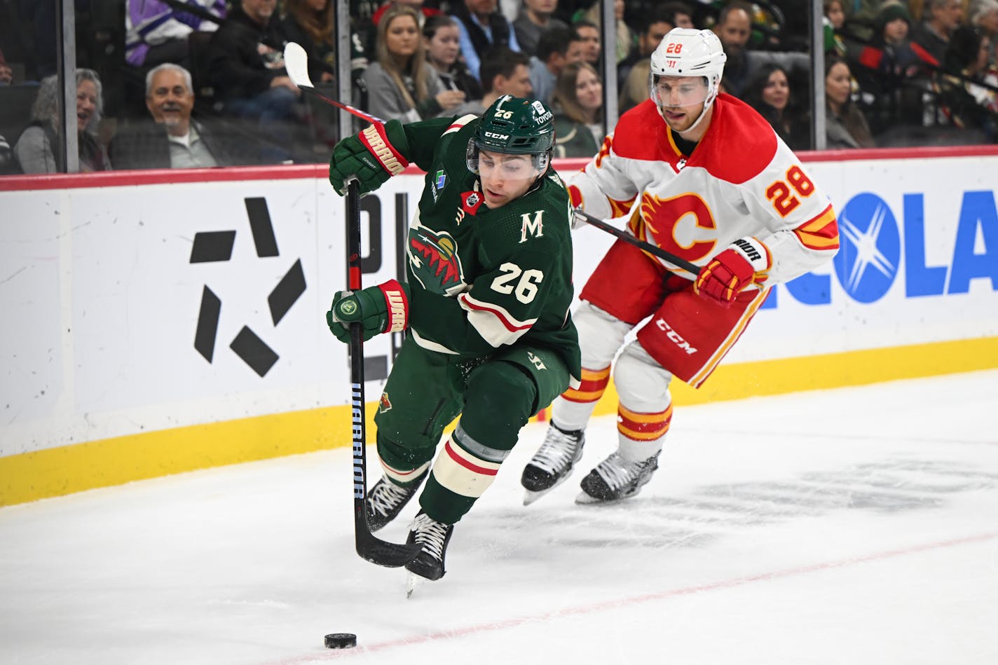 Wild center Connor Dewar controlled the puck with Flames center Elias Lindholm in pursuit during the first period Thursday.