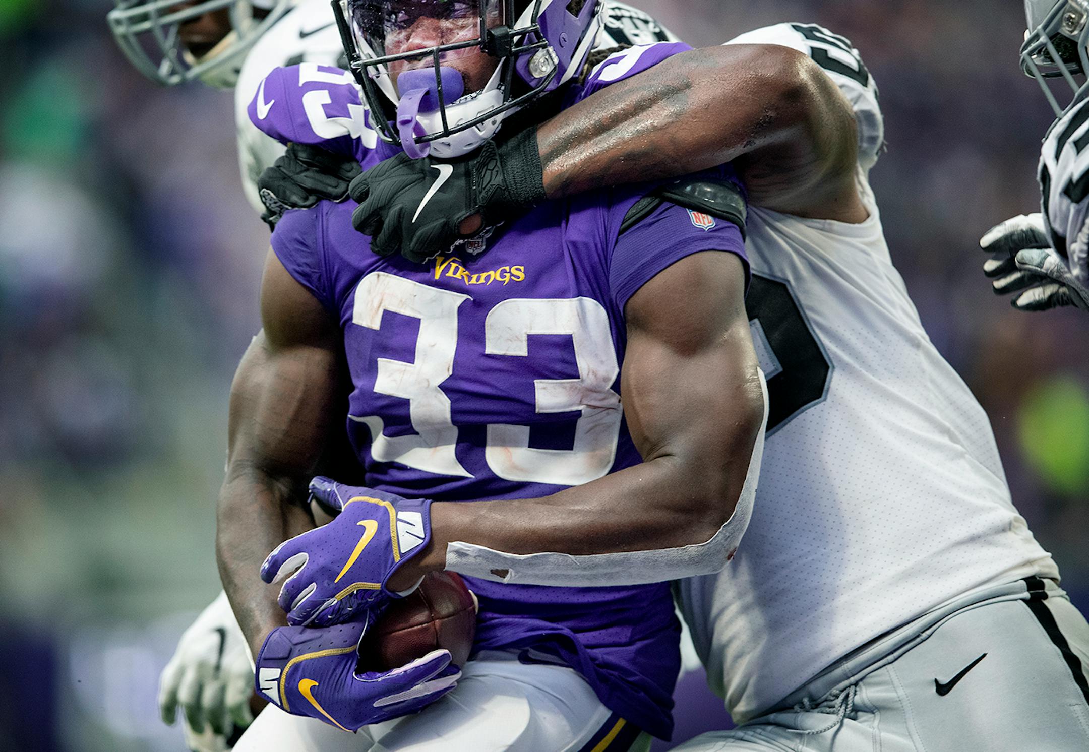 Minnesota Vikings running back Dalvin Cook (33) ran in for a touchdown in the second quarter.