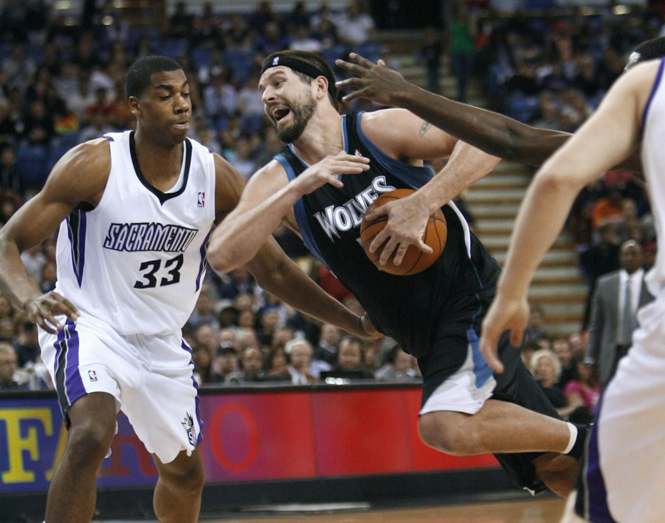 Wolves center Brad Miller drove the lane against the Kings on Monday. Miller played almost six seasons with the Kings, and he had a season-high 11 points in his return to Sacramento.