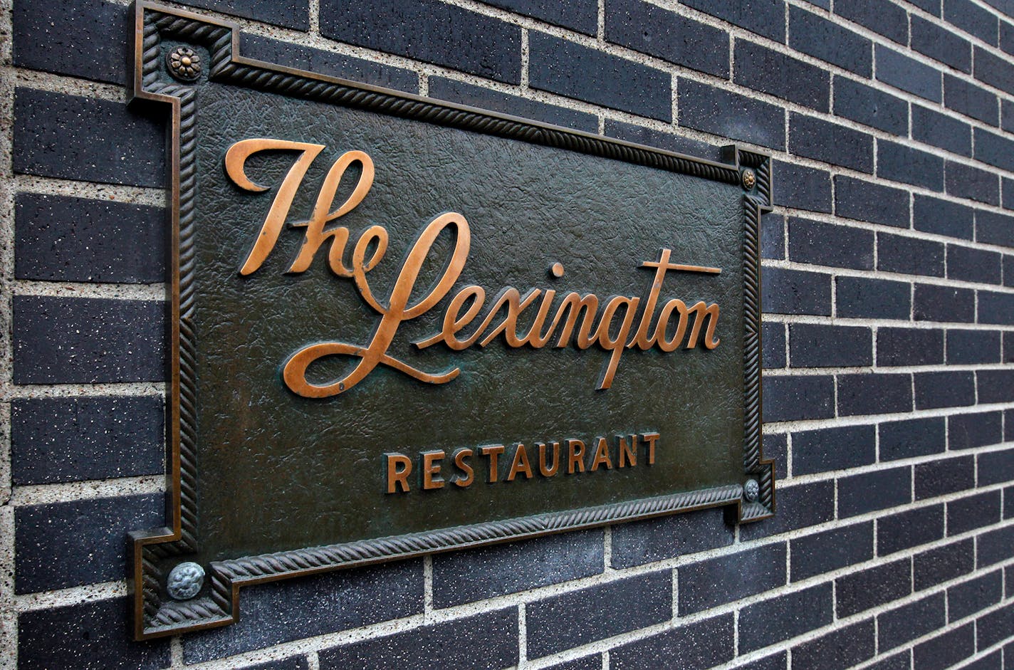 The Lexington in St Paul, MN. [ TOM WALLACE â€¢ twallace@startribune.com _ Assignments # 20021485A_ January 12, 2011_ SLUG: rn0119_ EXTRA INFORMATION: Restaurant review. "The Lexington." Chef Dan Calloway. Food: The daily seafood Seared, Tuna, onion rings, hot turkey dinner, red velvet cake.