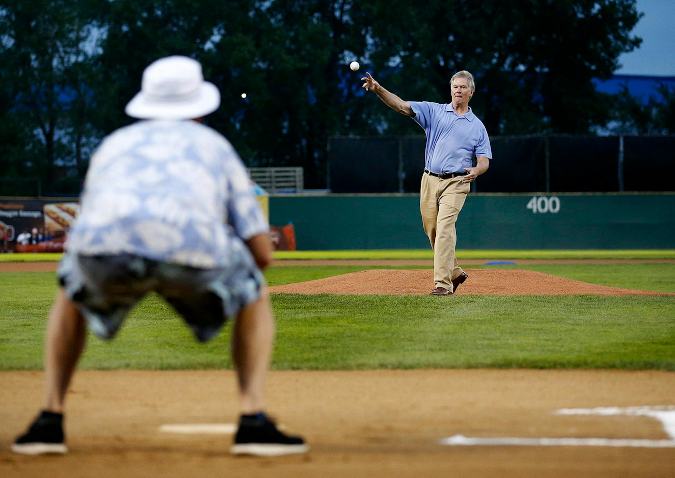 St. Paul Mayor Chris Coleman threw the first pitch to Bill Murray before the St. Paul Saints final game at Midway Stadium on Thursday night. ] CARLOS GONZALEZ cgonzalez@startribune.com - August 28, 2014, St. Paul, Minn., Midway Stadium, St. Paul Saints baseball vs. Winnipeg - Final Saints game at Midway Stadium