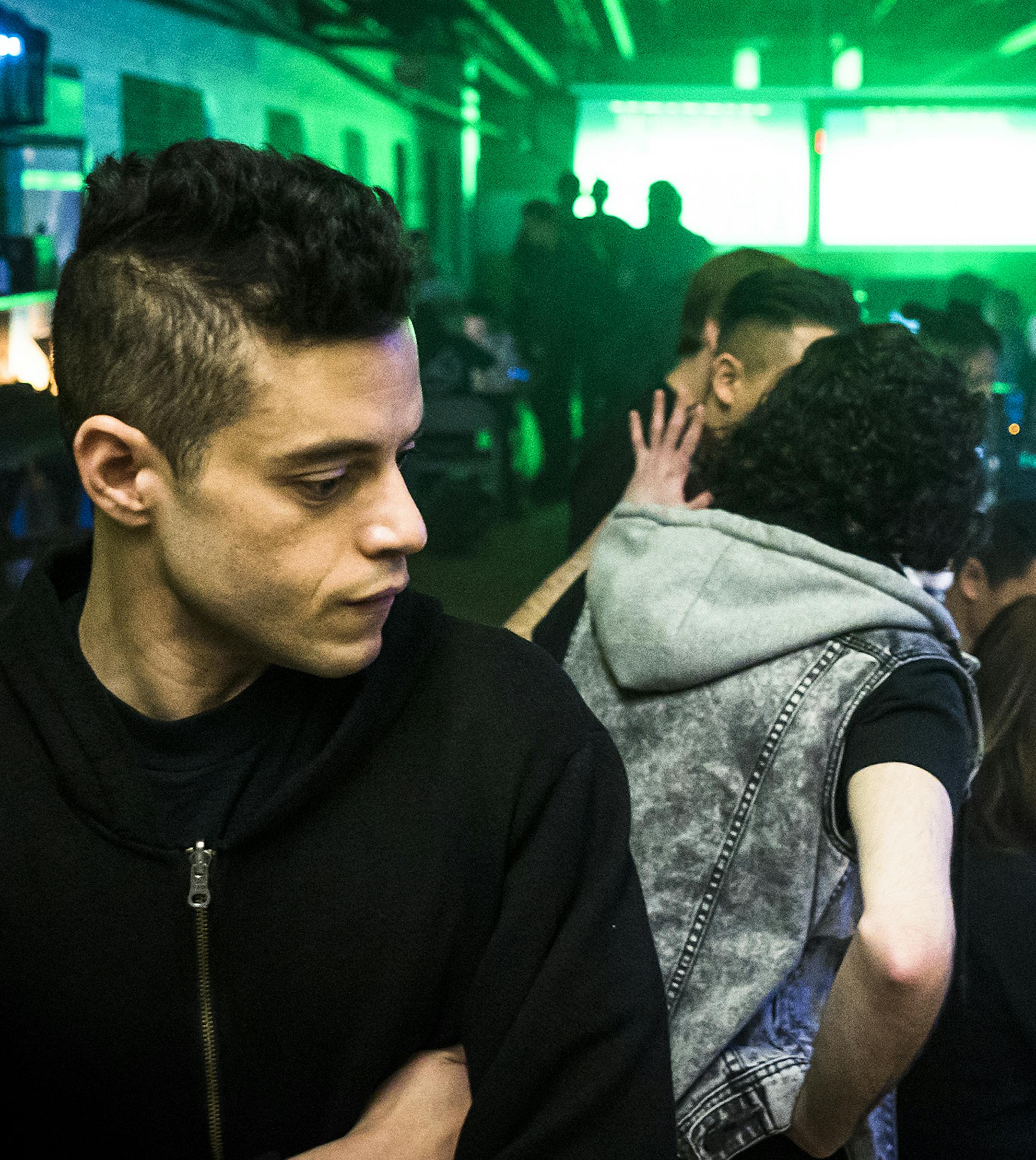 MR. ROBOT -- "eps3.0_power-saver-mode.h" Episode 301 -- Pictured: Rami Malek as Elliot Alderson -- (Photo by: Michael Parmelee/USA Network) ORG XMIT: Season:3