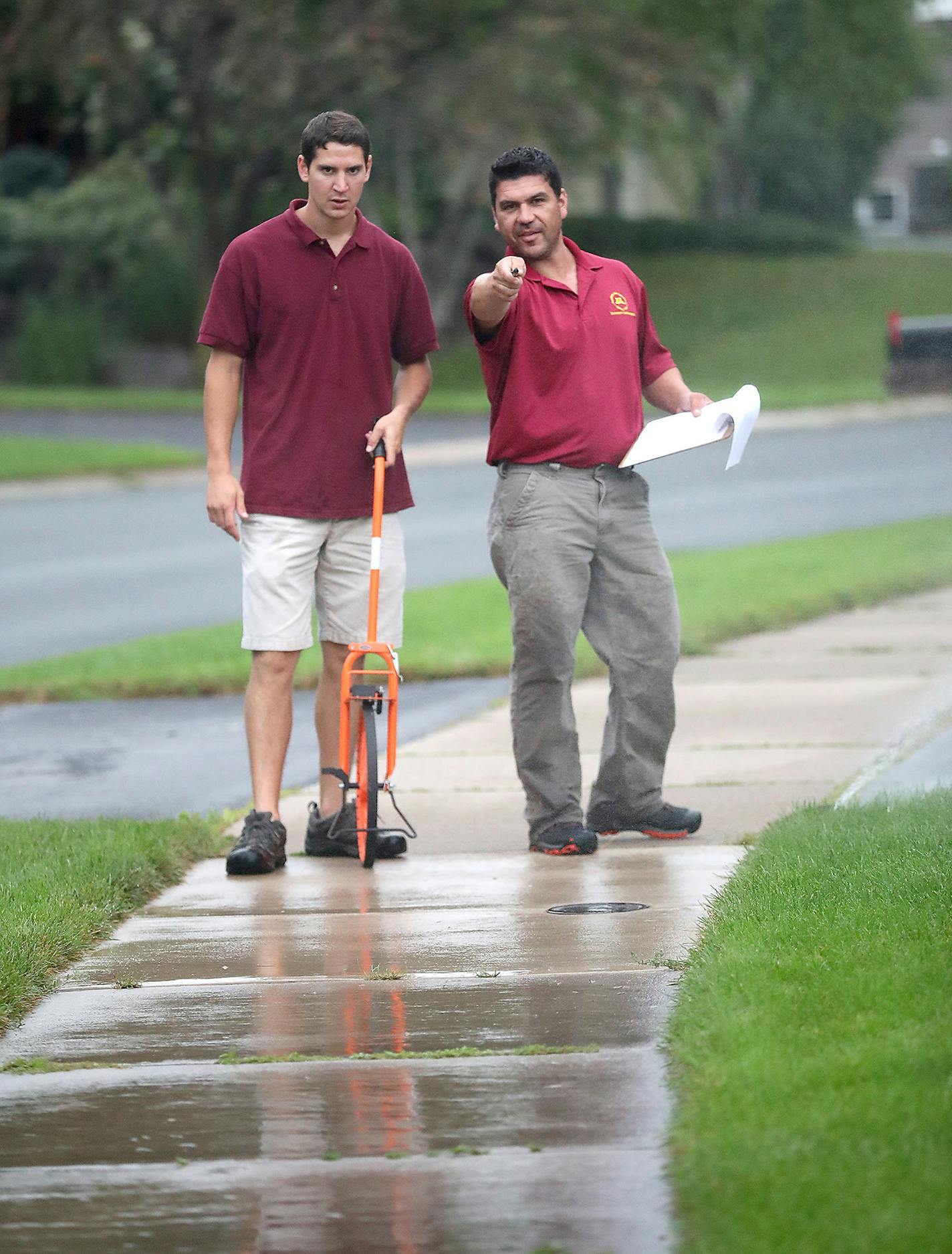 Jonah Reyes, a research scientist at the University of Minnesota, right, and Senior Ryan Schwab, worked on analyzing an irrigation system, Friday, August 19, 2016 in Rosemount, MN. ] (ELIZABETH FLORES/STAR TRIBUNE) ELIZABETH FLORES &#x2022; eflores@startribune.com