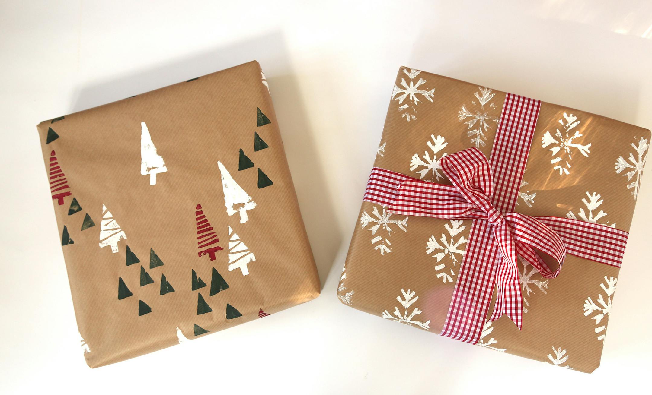 Kate Arends of Wit & Delight and her homemade gift wrap. ] (KYNDELL HARKNESS/STAR TRIBUNE) kyndell.harkness@startribune.com Kate Arends of Wit & Delight and her homemade gift wrap at her home in St Paul Min., Saturday November 21, 2015.