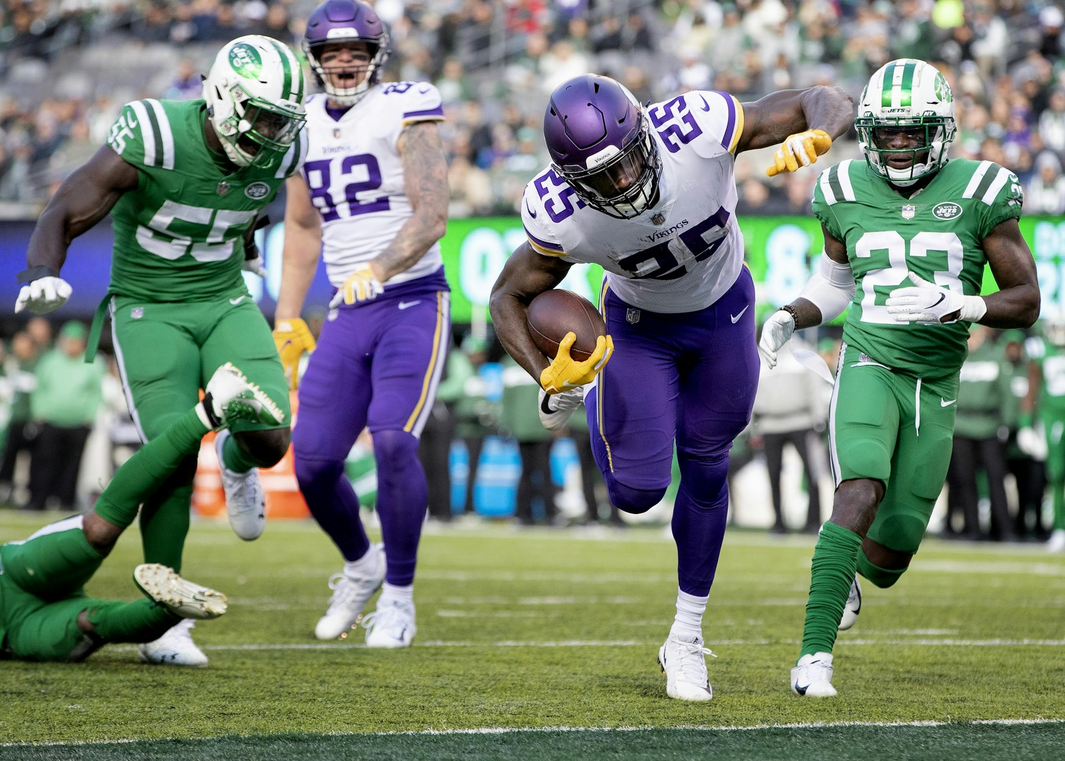 Latavius Murray (25) ran for a 11-yard touchdown in the third quarter.
