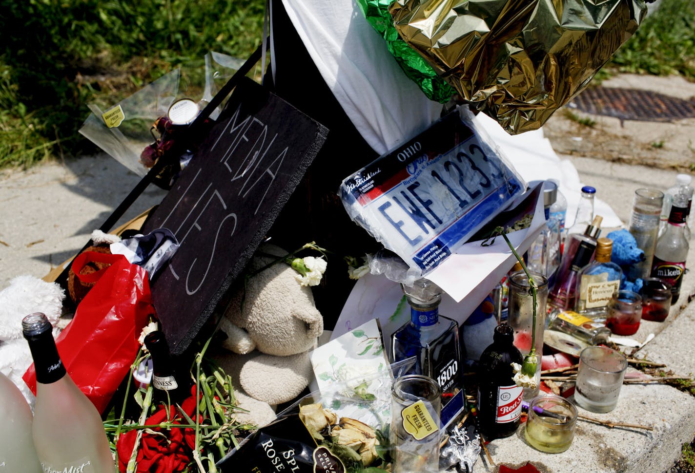 The makeshift memorial at the scene where Sam DuBose was killed on July 19 by University of Cincinnati police officer Ray Tensing during a traffic stop, in Cincinnati, July 29, 2015. Tensing was indicted on murder charges on Wednesday in the fatal shooting of DuBose, which a prosecutor called &#x201c;totally unwarranted&#x201d; and&#x201c;senseless.&#x201d; (Andrew Spear/The New York Times)