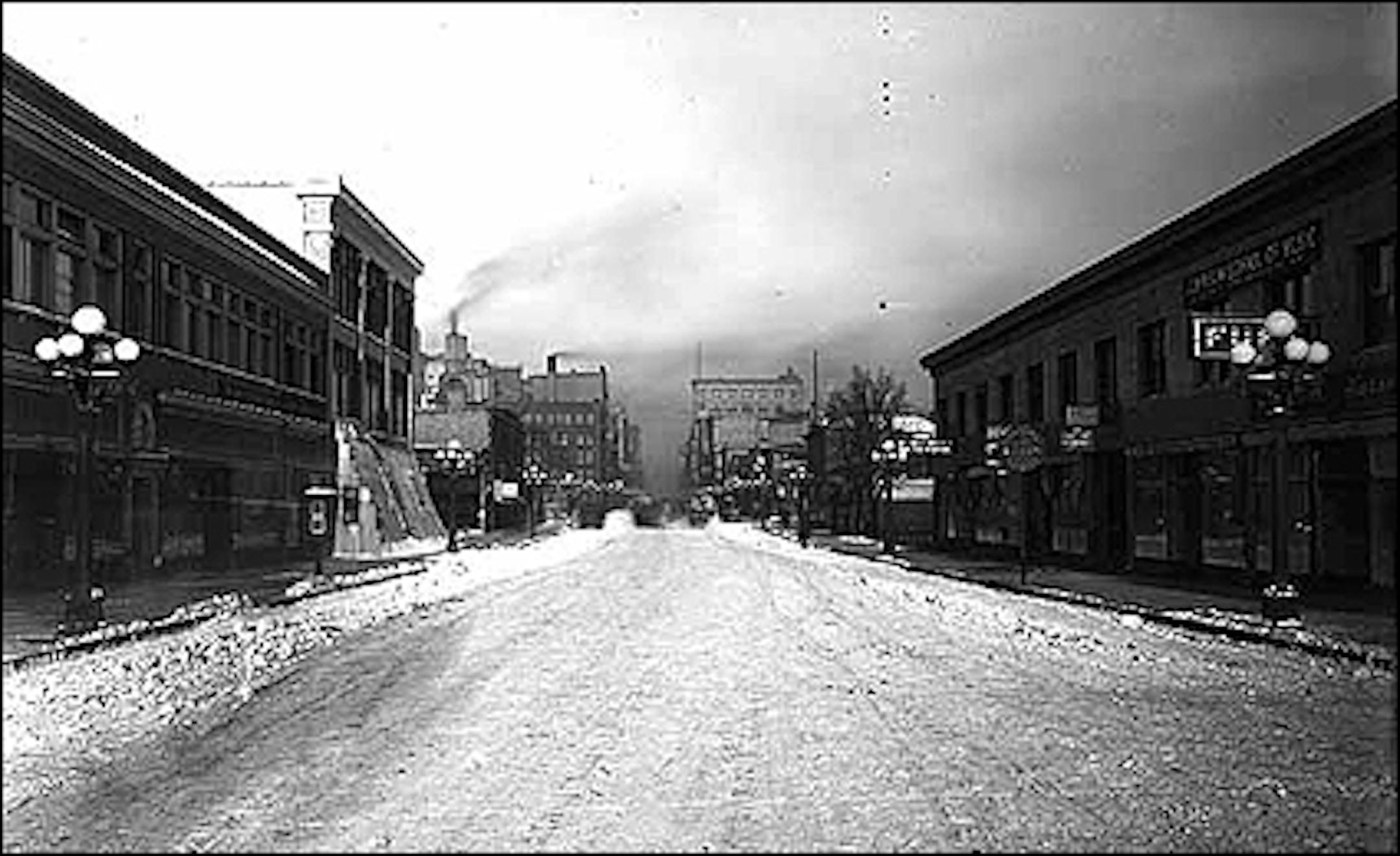 Nicollet Av. and 10th St., Minneapolis, about 1909