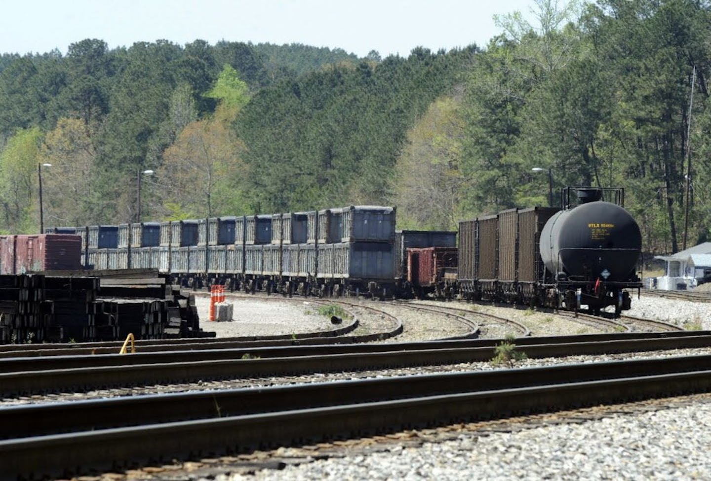 More than two months after the so-called "Poop Train" rolled in from New York City, the mayor of a small Alabama town says the town smells like rotting corpses.